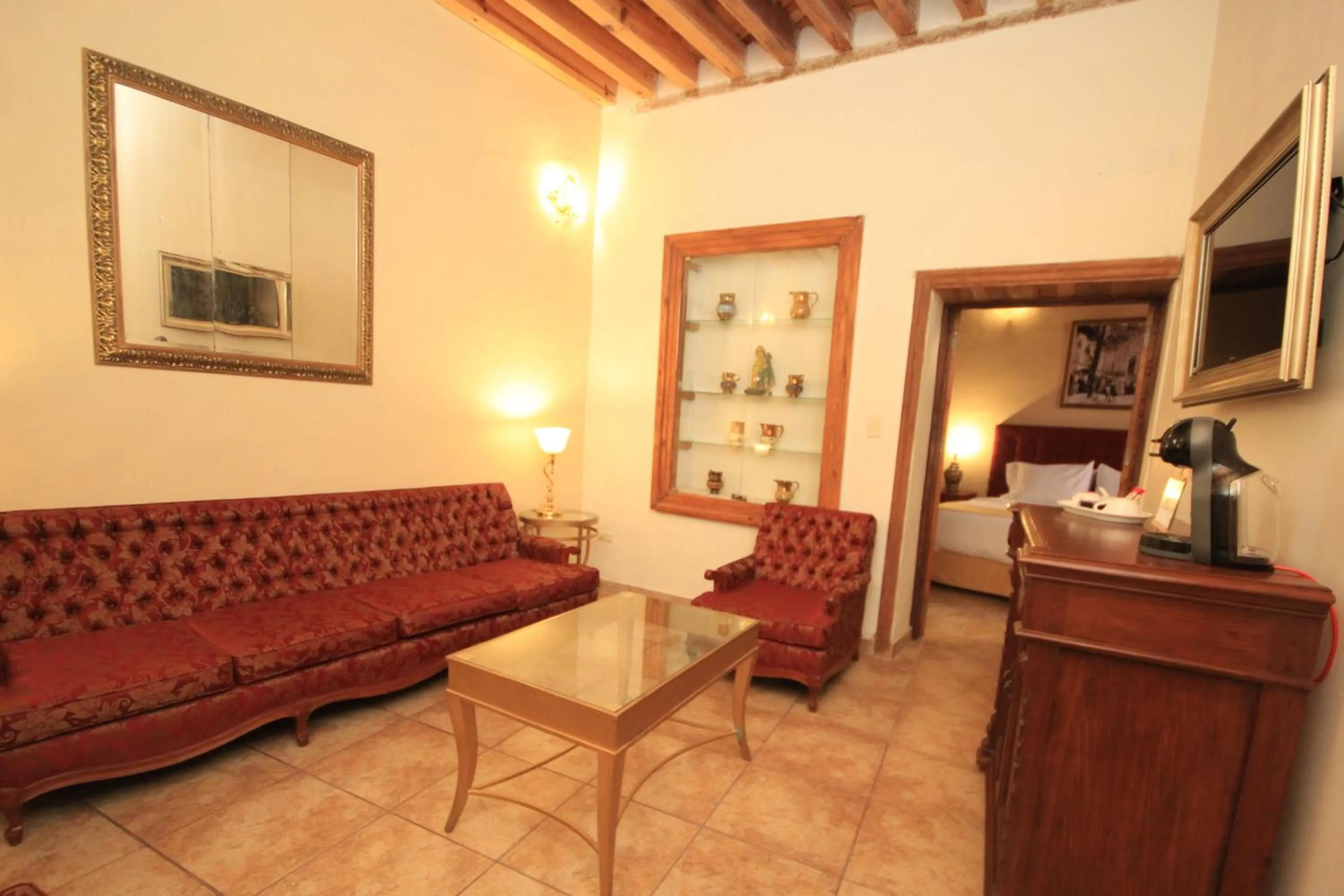 Communal lounge/ TV room in Hotel Boutique Ponciano