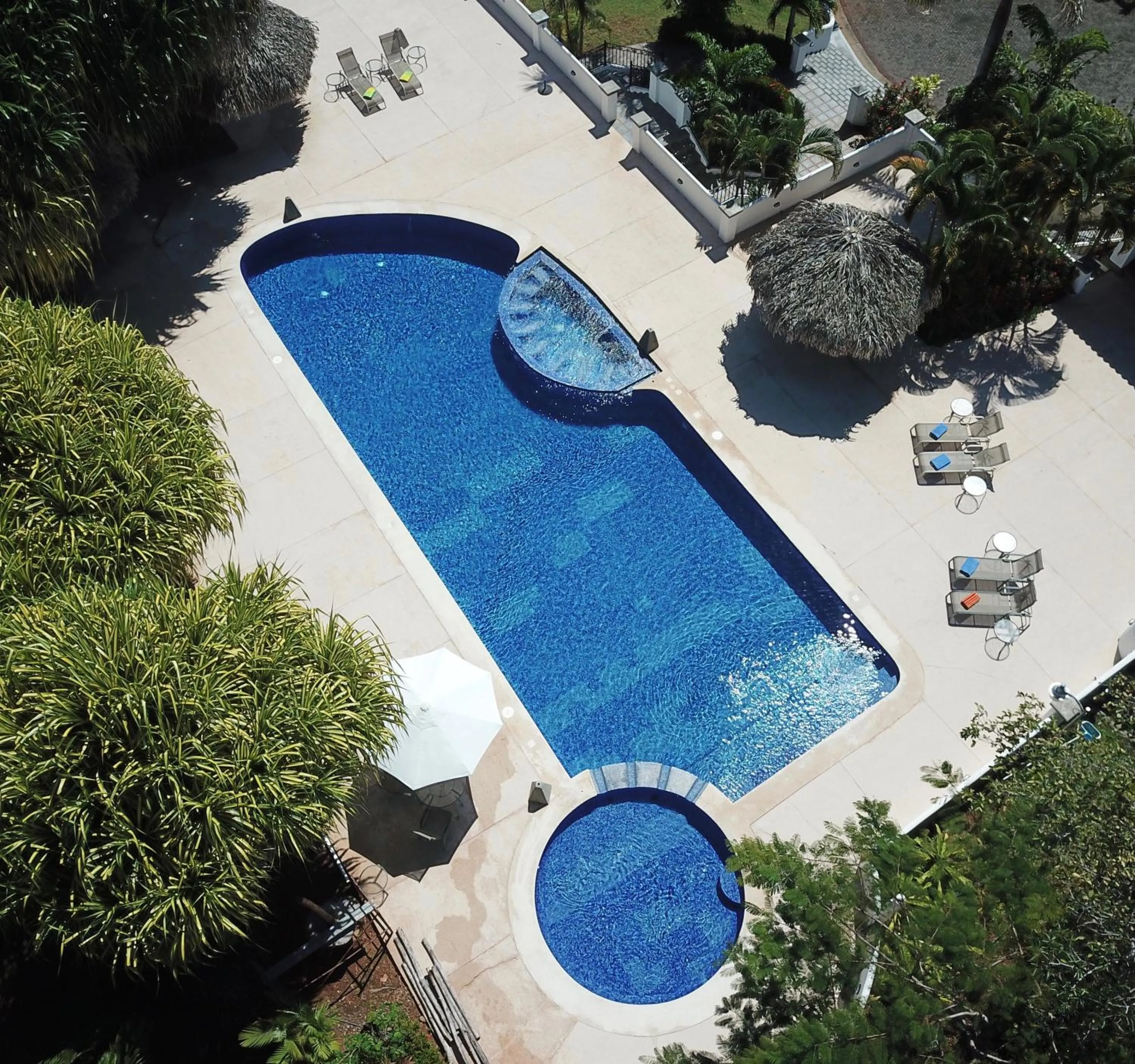 Swimming pool in Palm Coast Luxury Rentals