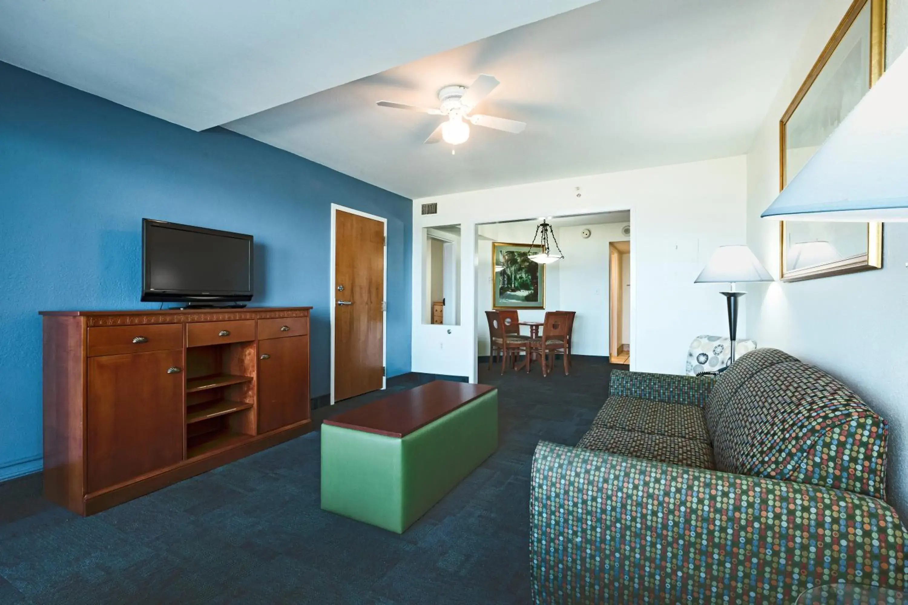 Living room in Ocean Sands Resort, Oceanfront, Virginia Beach by Vacatia Living room in Ocean Sands Resort, Oceanfront, Virginia Beach by Vacatia