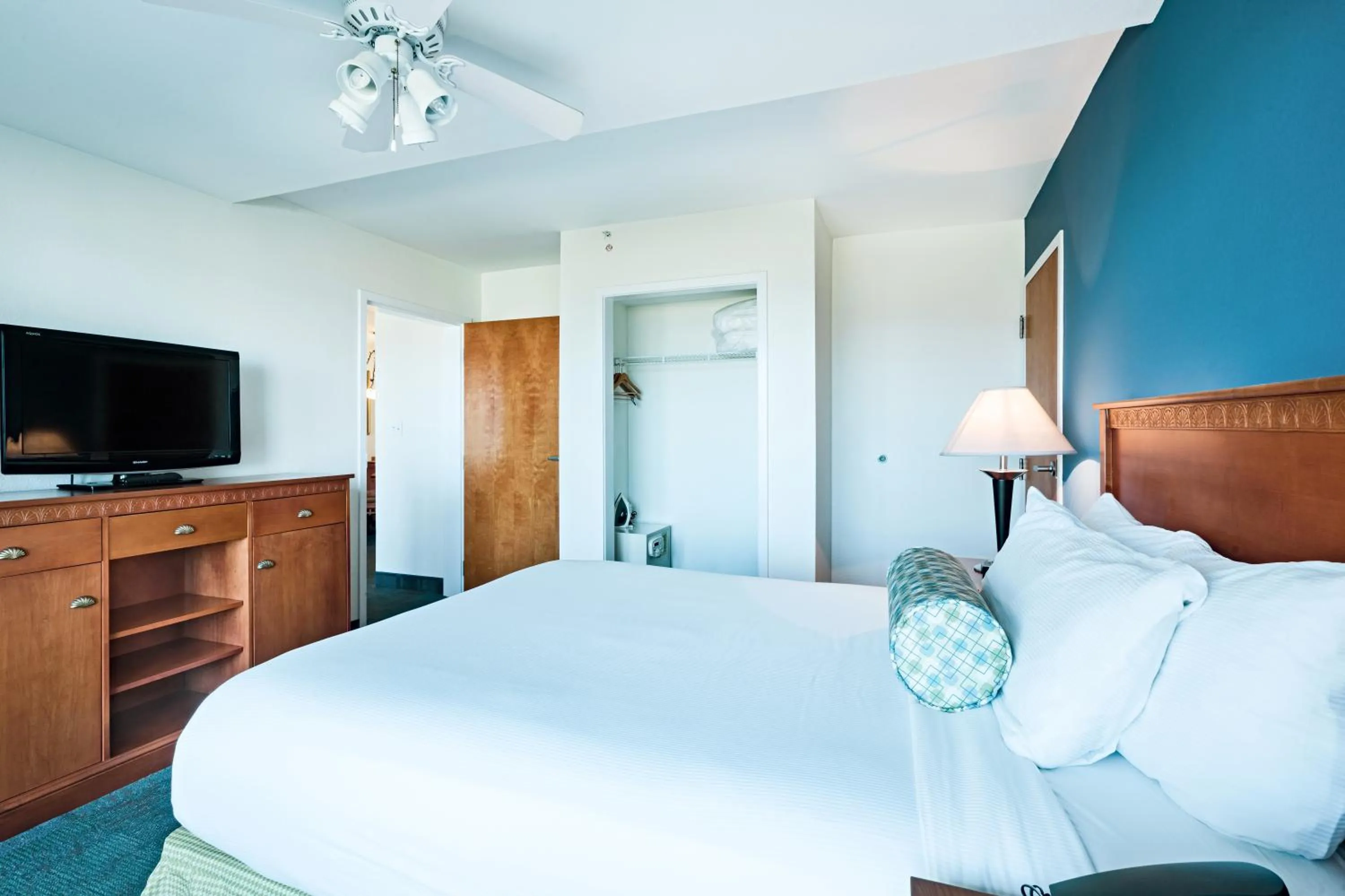 Bedroom, Bed in Ocean Sands Resort, Oceanfront, Virginia Beach by Vacatia
