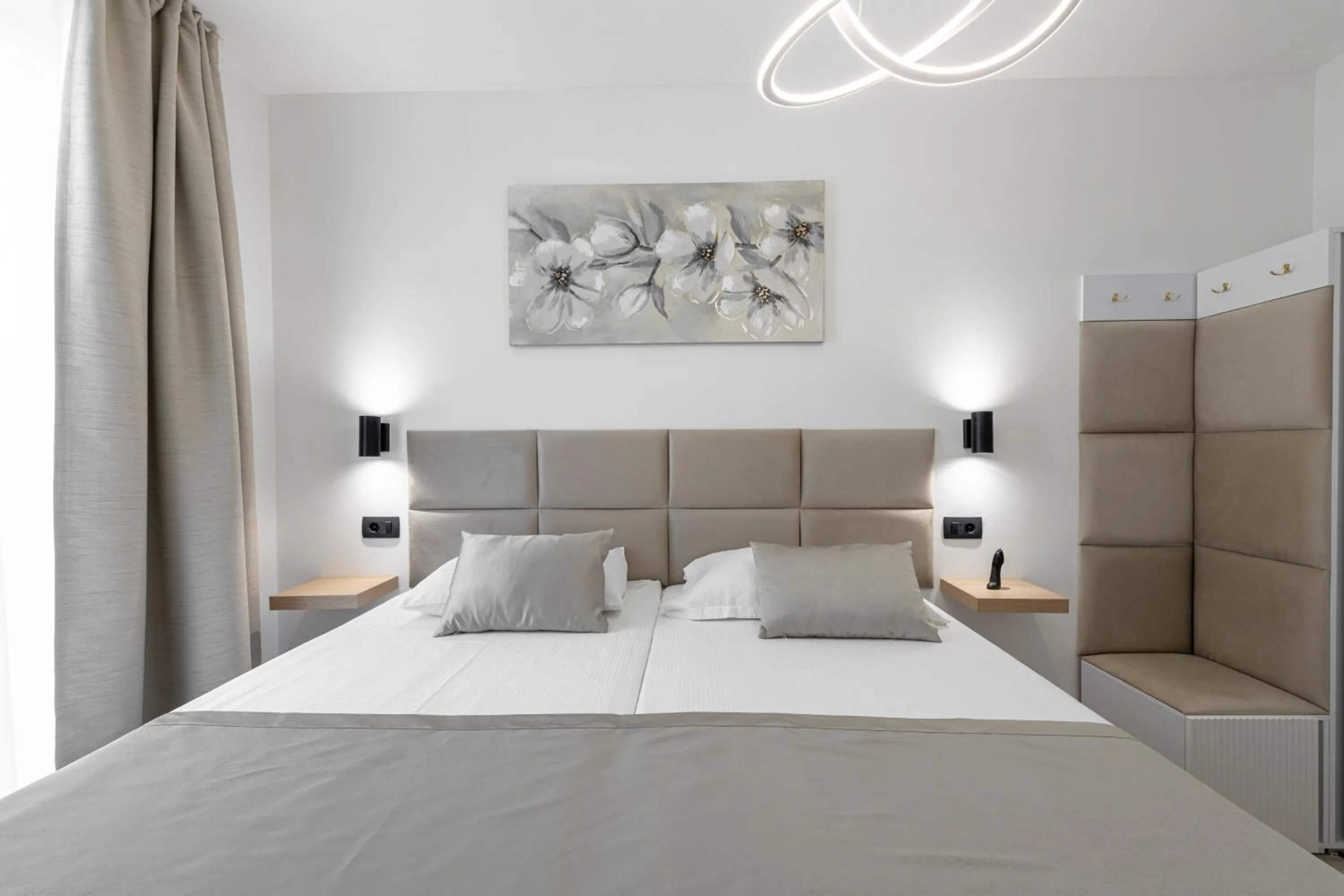 Bedroom, Bed in Cozy Corner 49