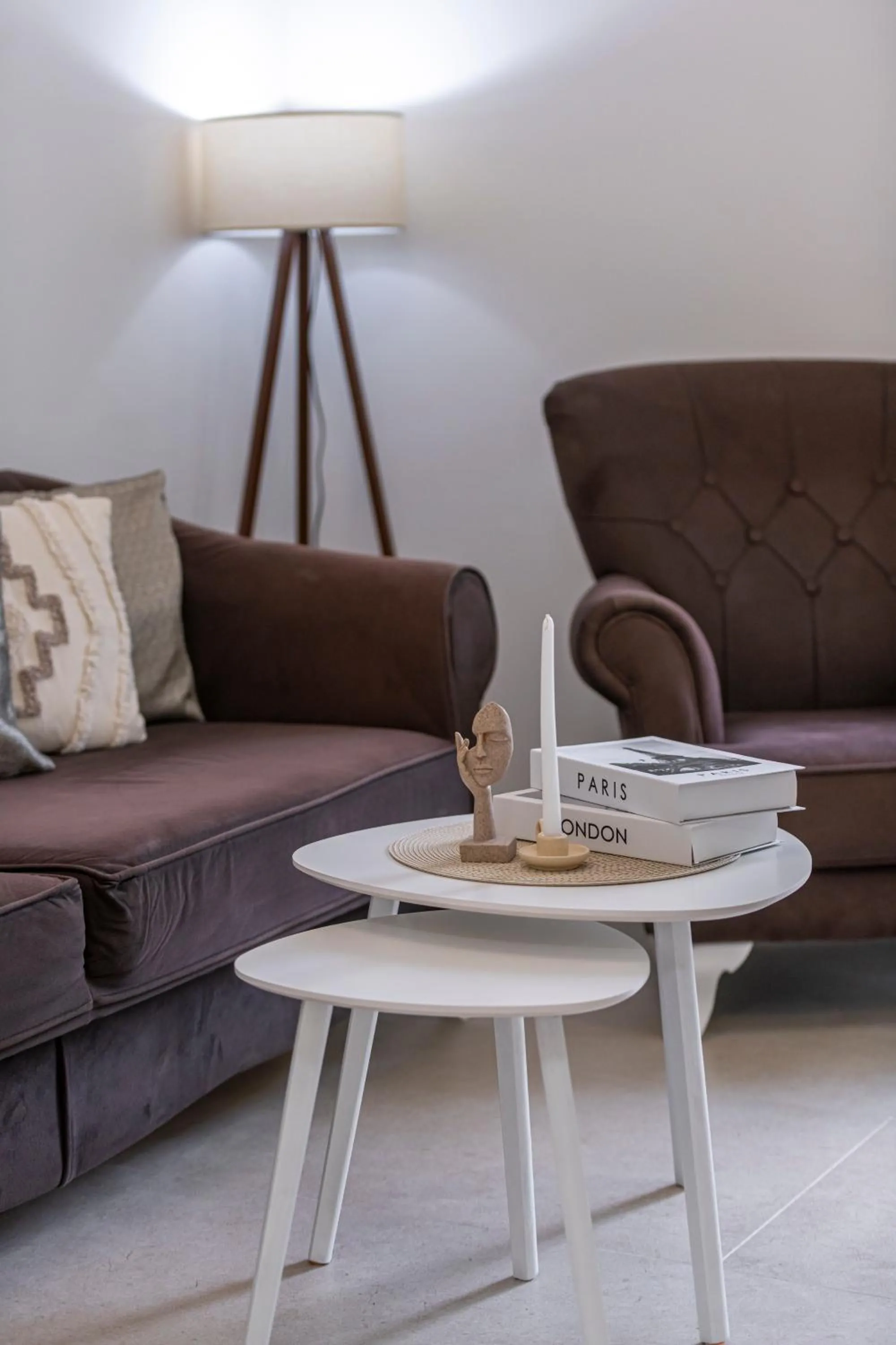 Seating area in Cozy Corner 49