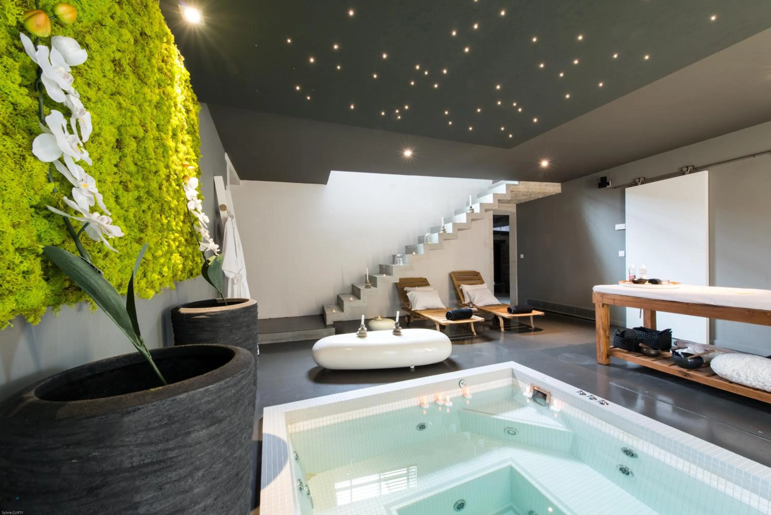 Hot Tub in Spa campagne design
