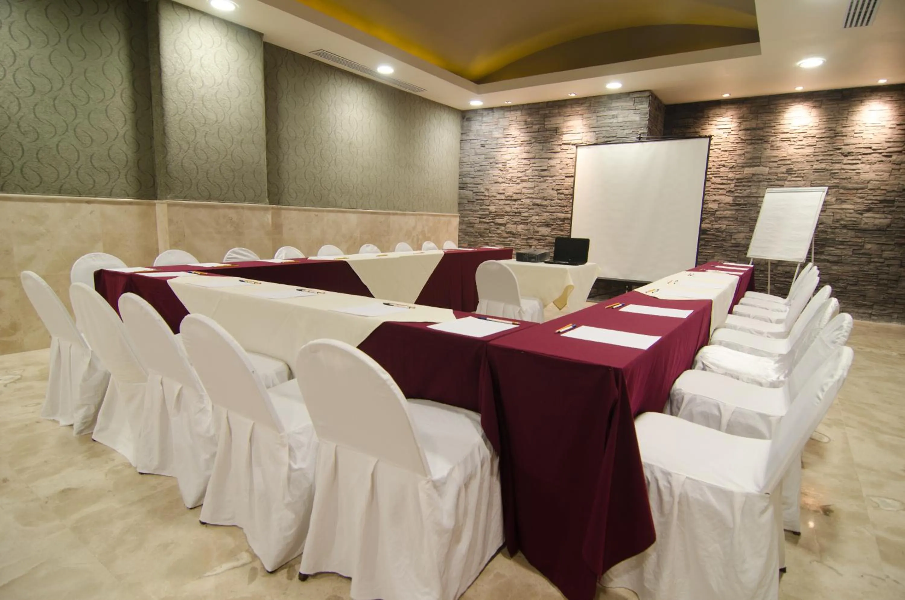 Meeting/conference room in Hotel Hostal de Cortés