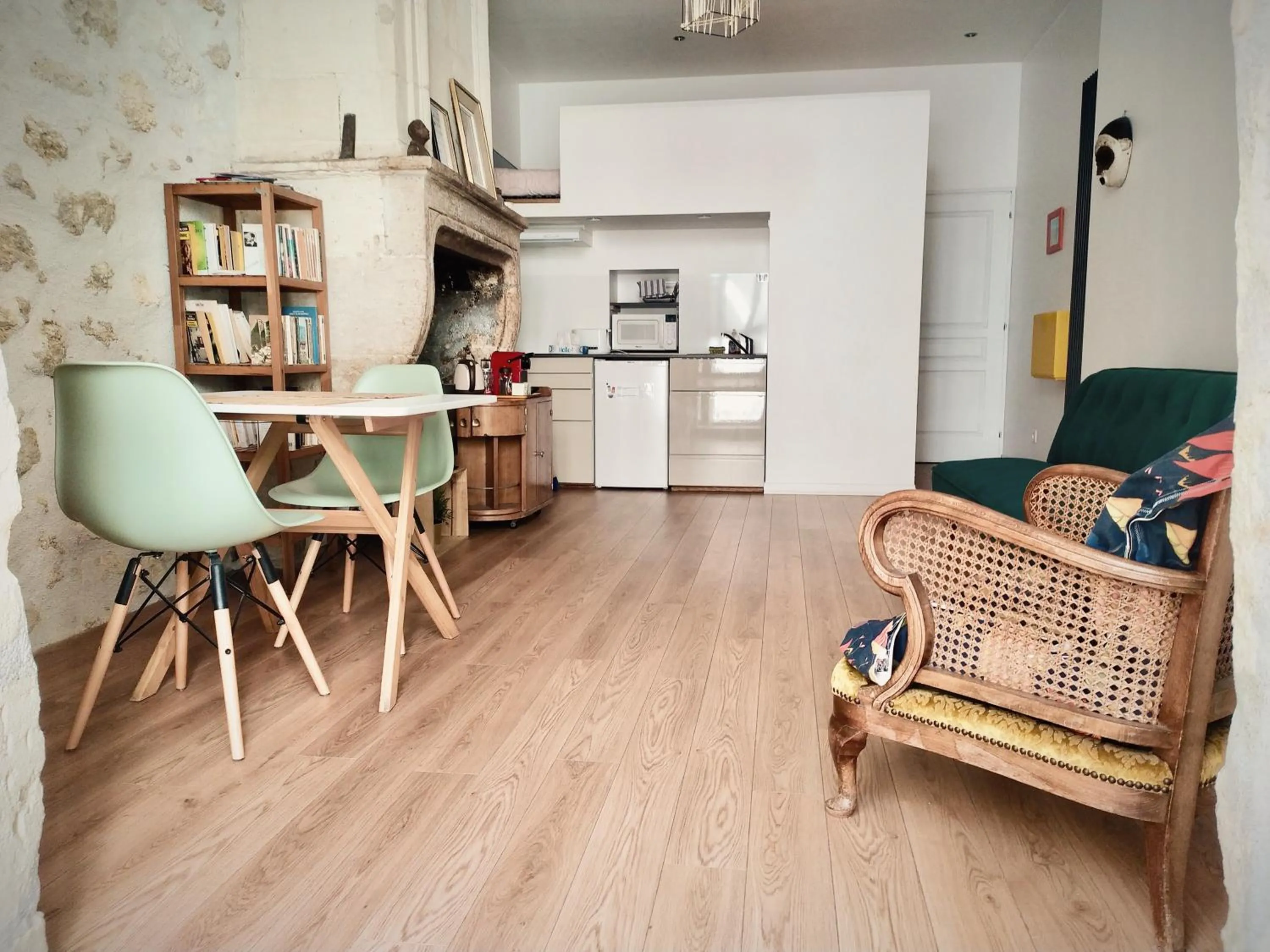 Kitchen or kitchenette in B&B Bordeaux Saint Michel