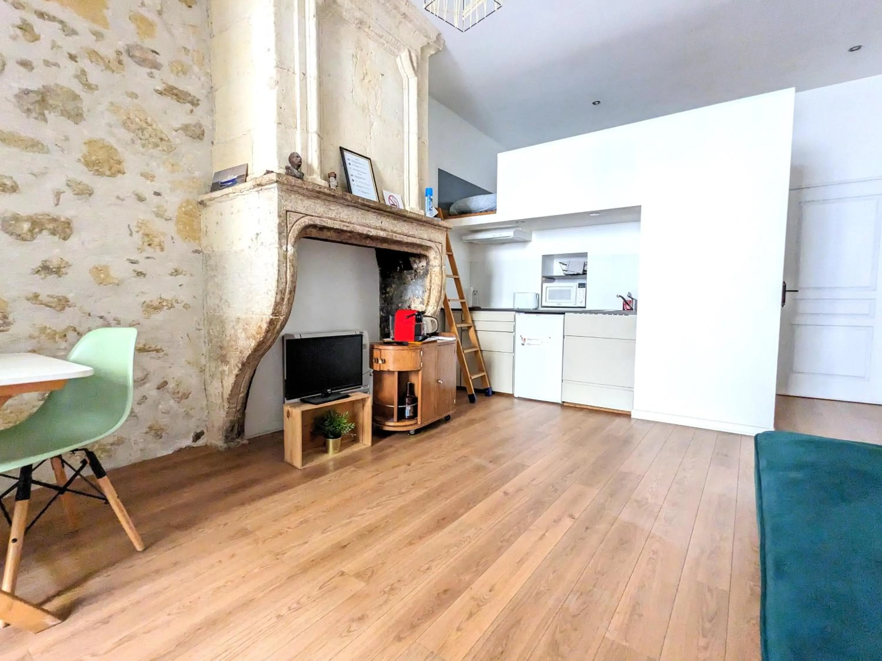 Kitchen or kitchenette in B&B Bordeaux Saint Michel