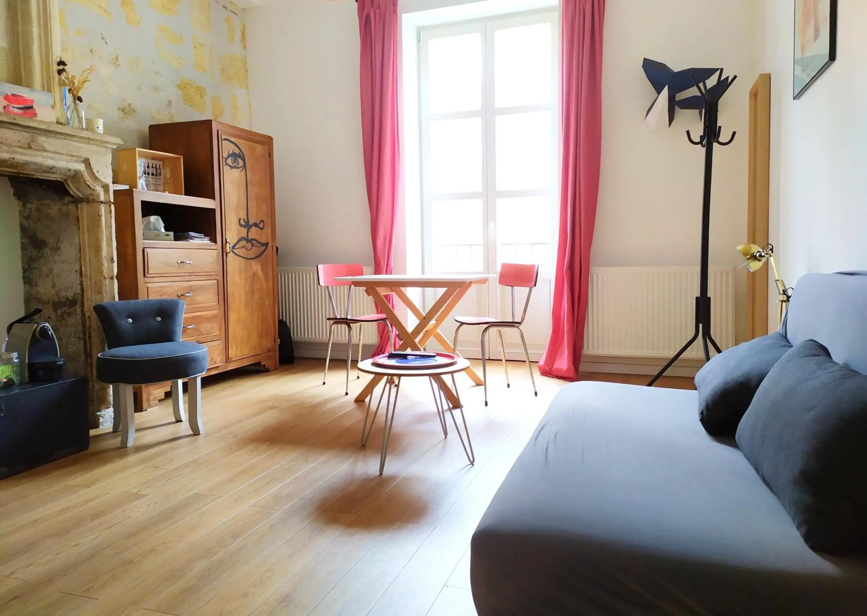 Seating area in B&B Bordeaux Saint Michel