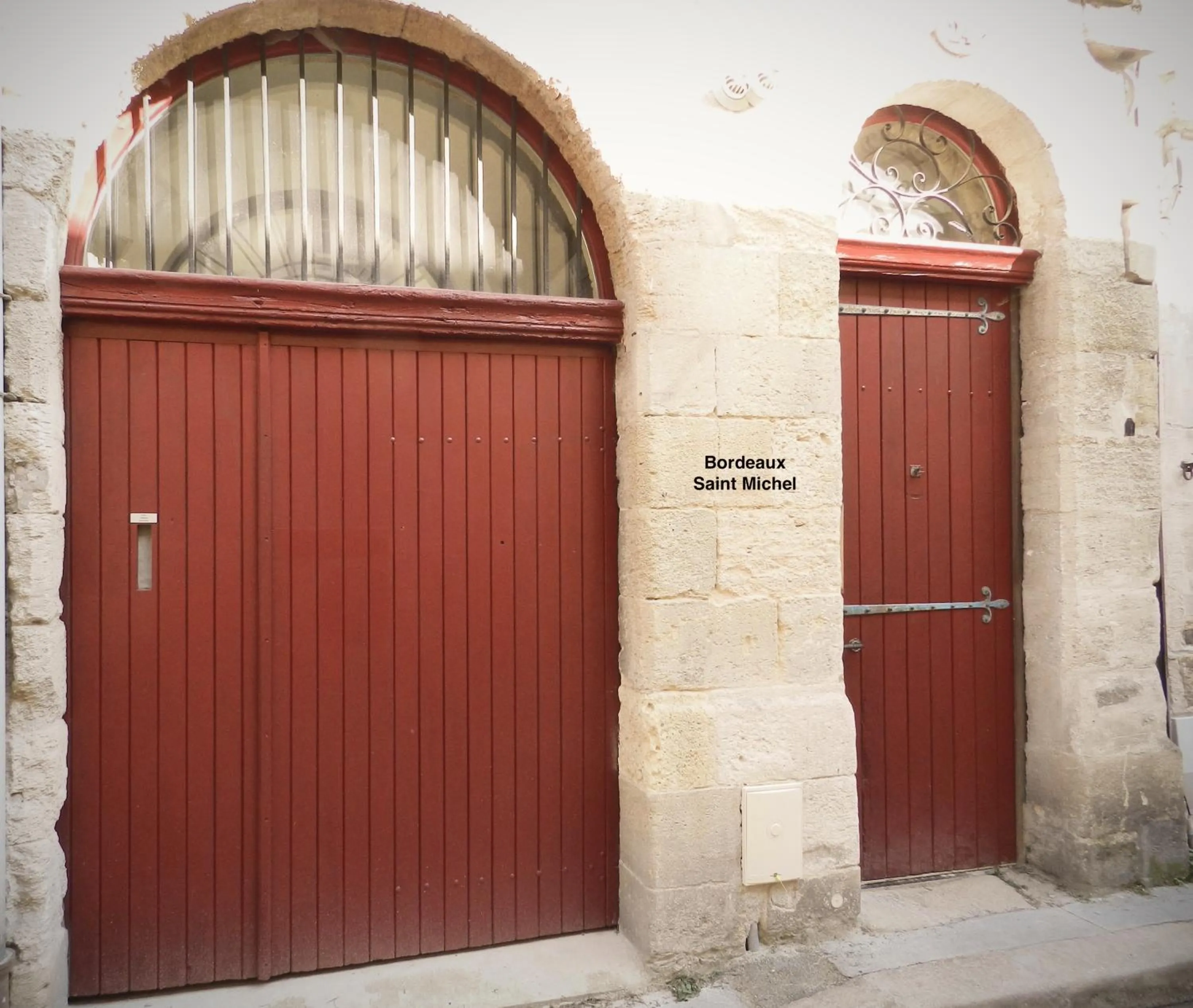Facade/entrance in B&B Bordeaux Saint Michel