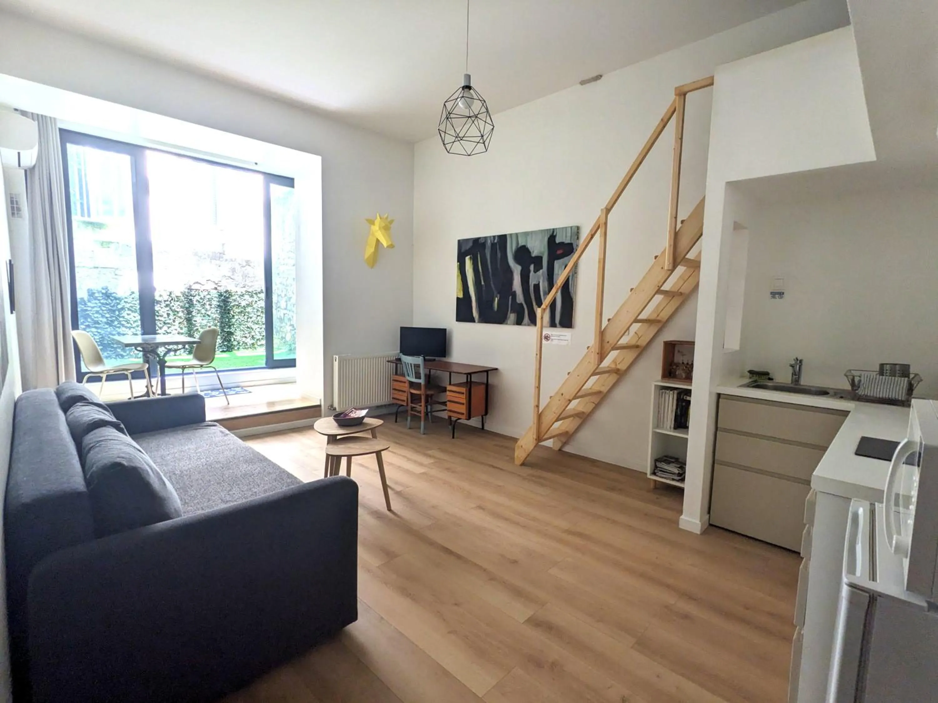 Seating area in B&B Bordeaux Saint Michel