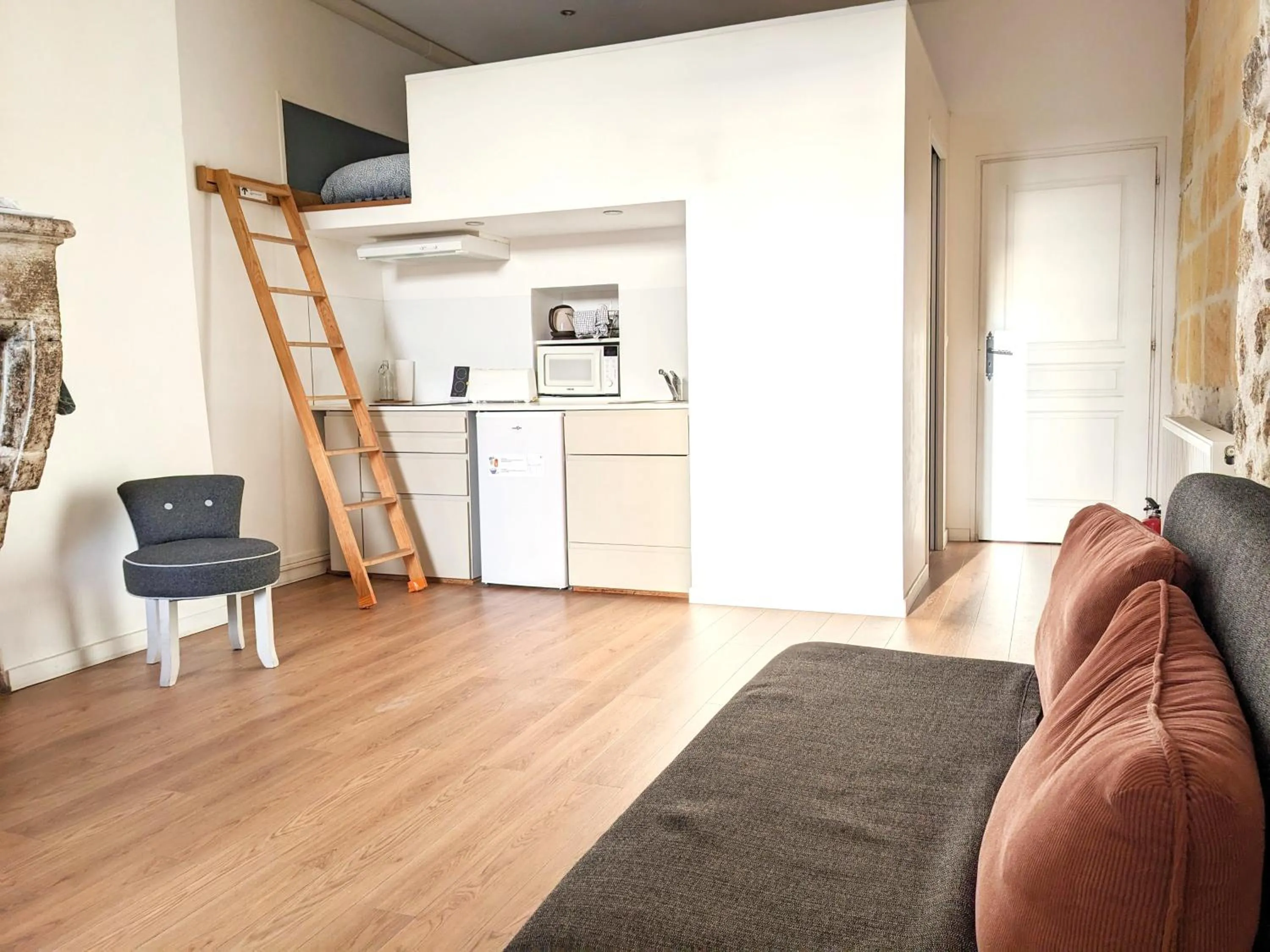 Kitchen or kitchenette in B&B Bordeaux Saint Michel