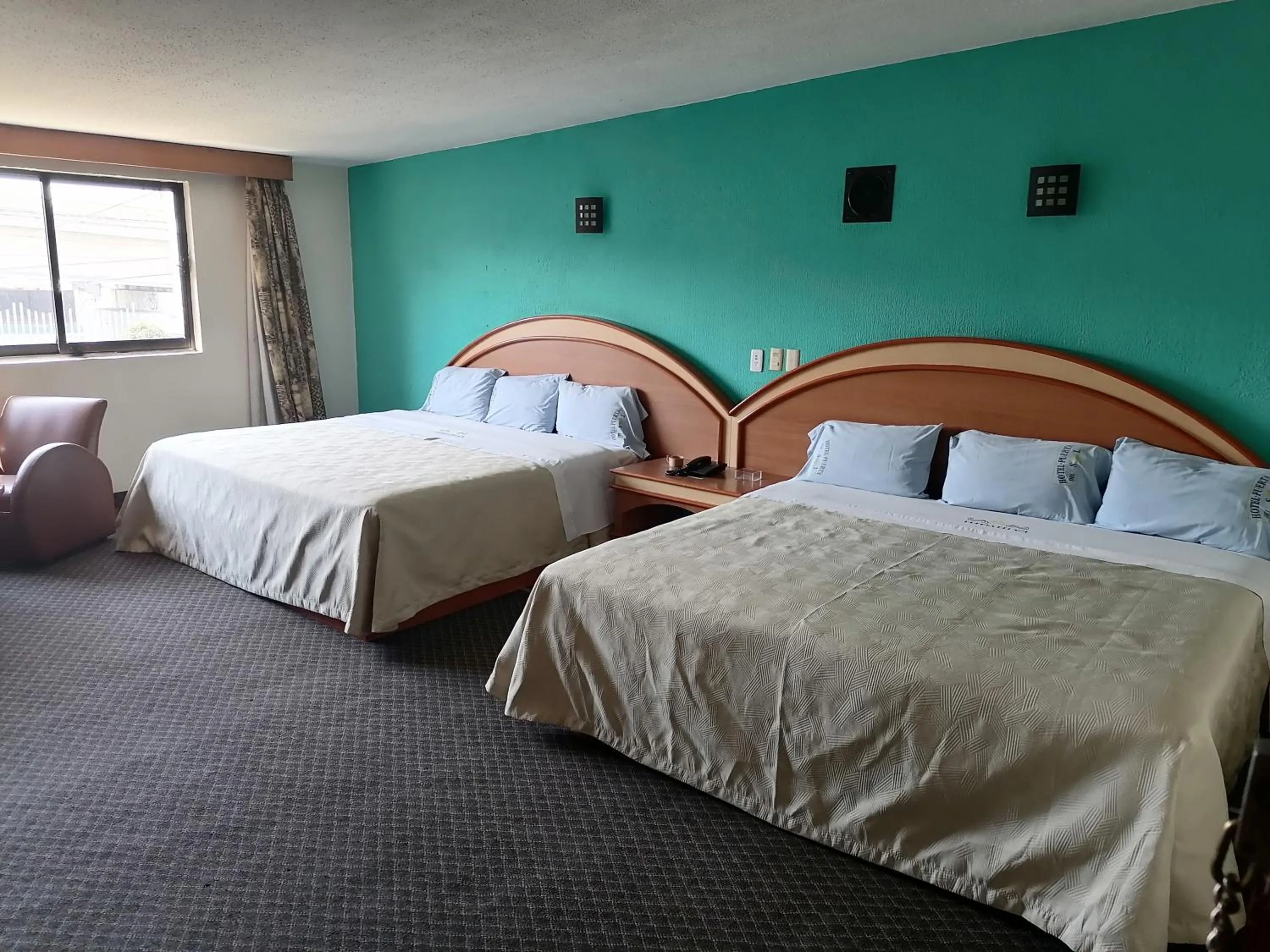 Twin Room in Hotel Puerta del Sol