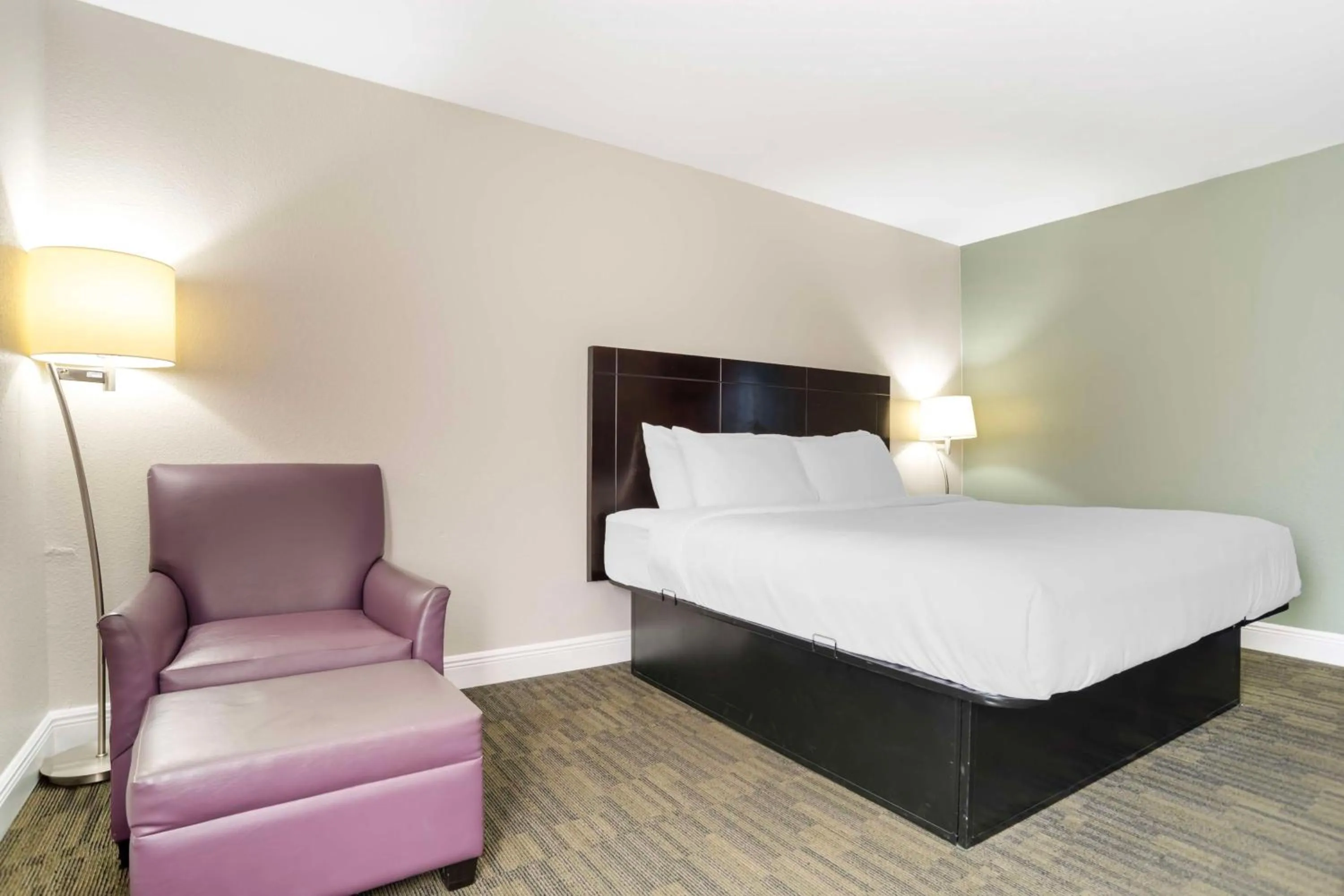 Bedroom, Bed in Best Western Bayou Inn