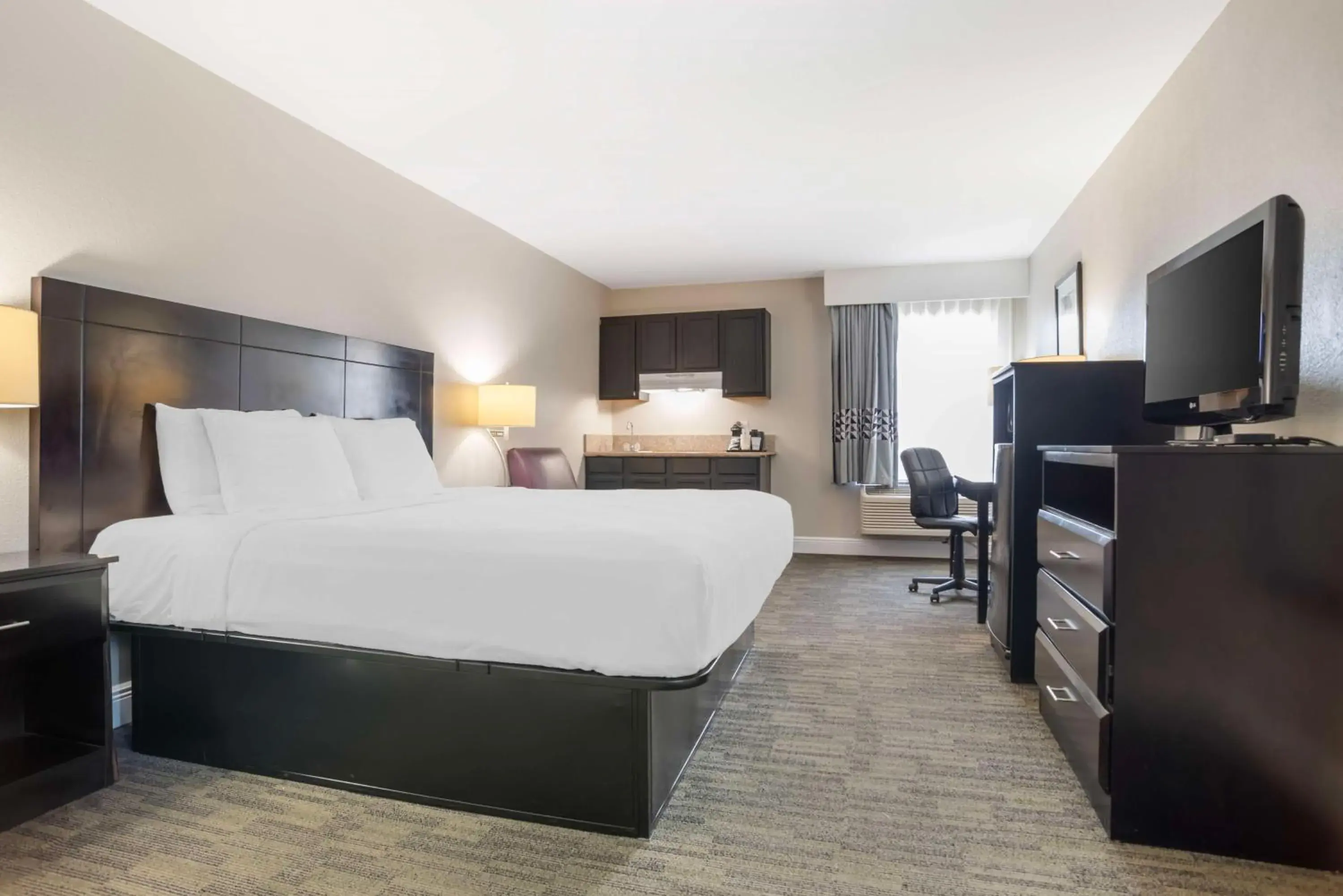 Bedroom, Bed in Best Western Bayou Inn Bedroom, Bed in Best Western Bayou Inn