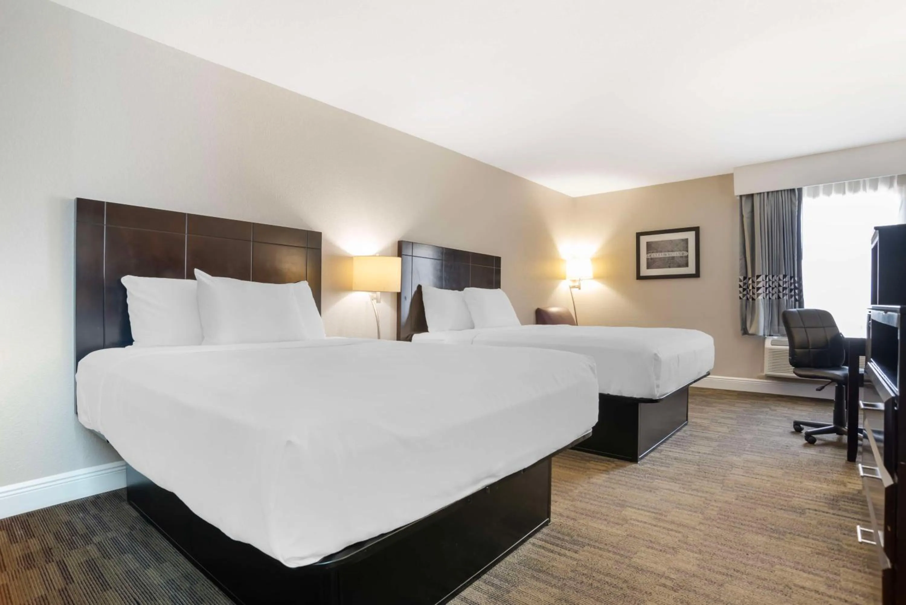 Bedroom, Bed in Best Western Bayou Inn