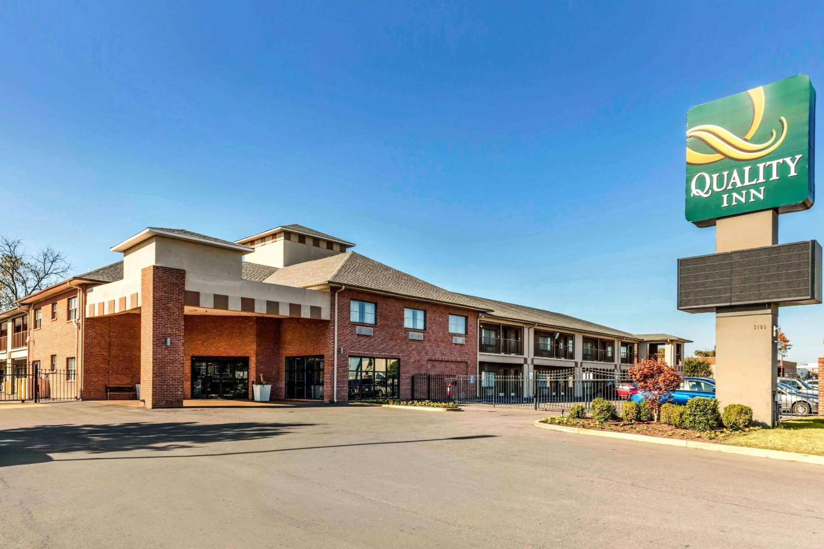 Property building in Quality Inn Memphis Airport
