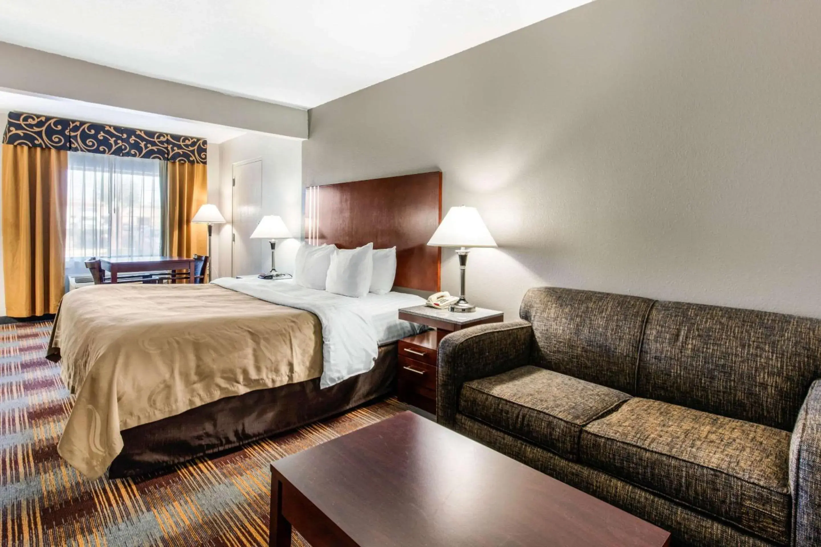 Photo of the whole room, Bed in Quality Inn Memphis Airport Photo of the whole room, Bed in Quality Inn Memphis Airport