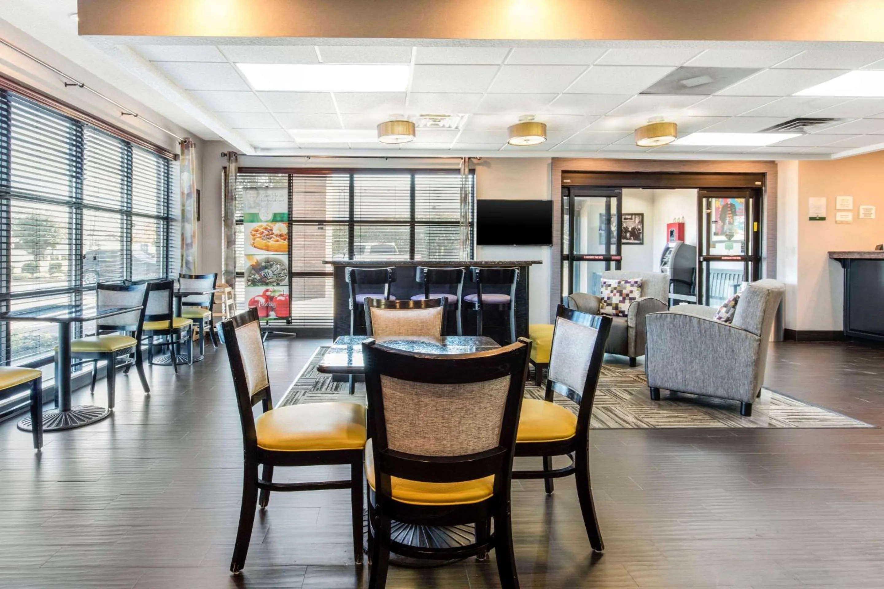 Restaurant/places to eat in Quality Inn Memphis Airport