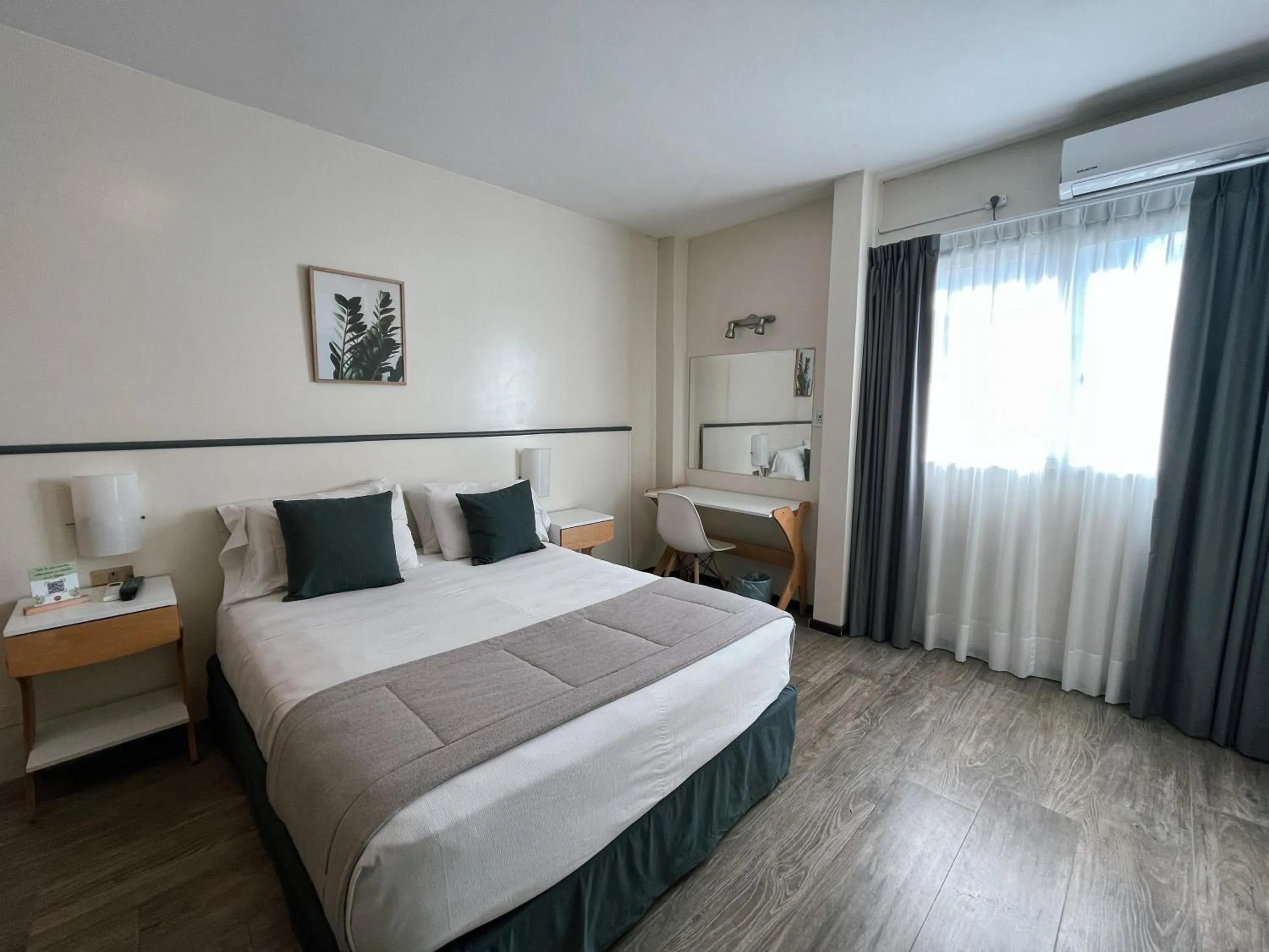 Bedroom, Bed in Alpino Hotel