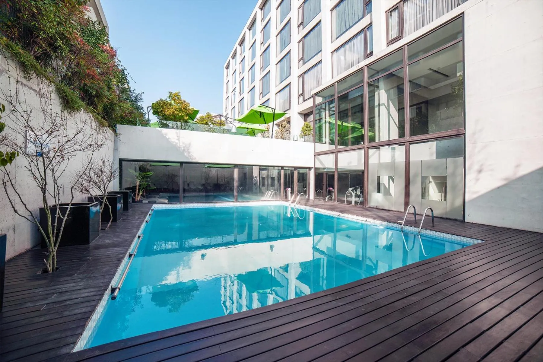 Swimming pool in Wyndham Santiago Pettra