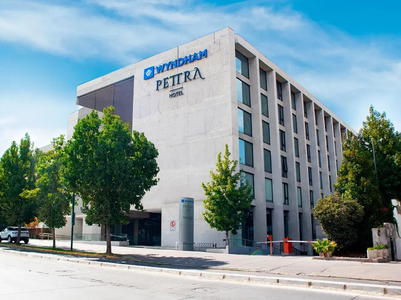 Property building in Wyndham Santiago Pettra Property building in Wyndham Santiago Pettra