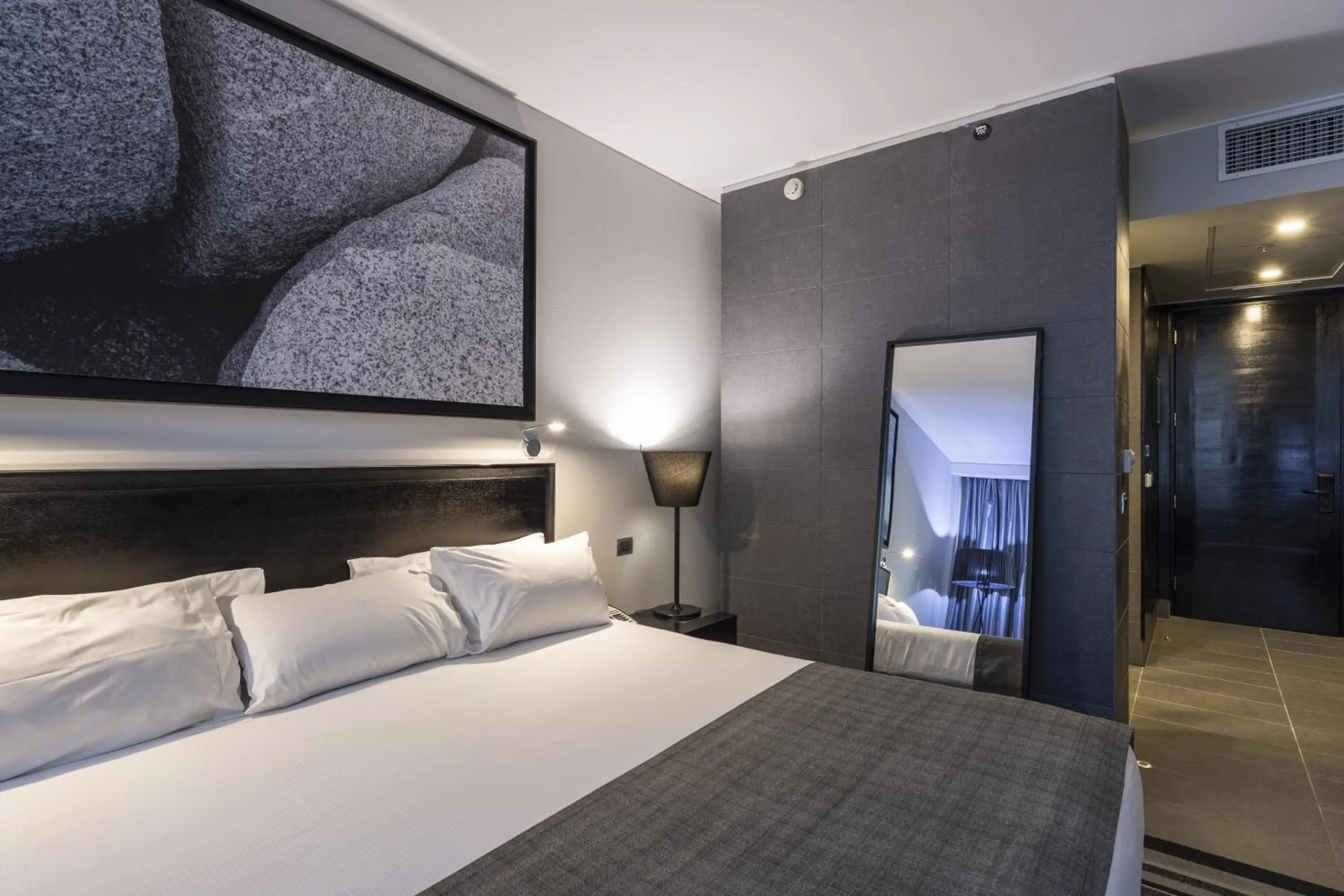 Bed in Wyndham Santiago Pettra