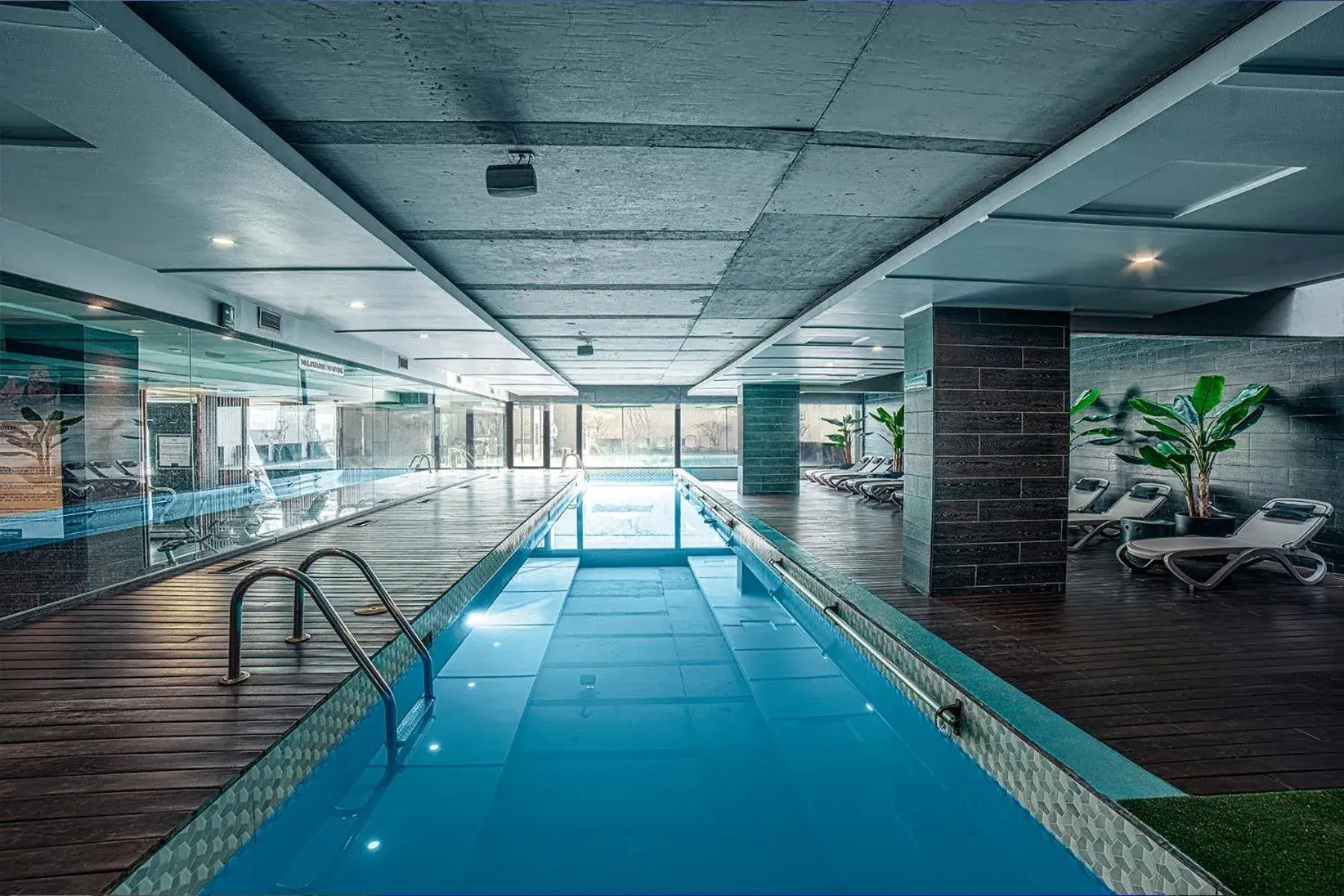 Swimming pool in Wyndham Santiago Pettra Swimming pool in Wyndham Santiago Pettra