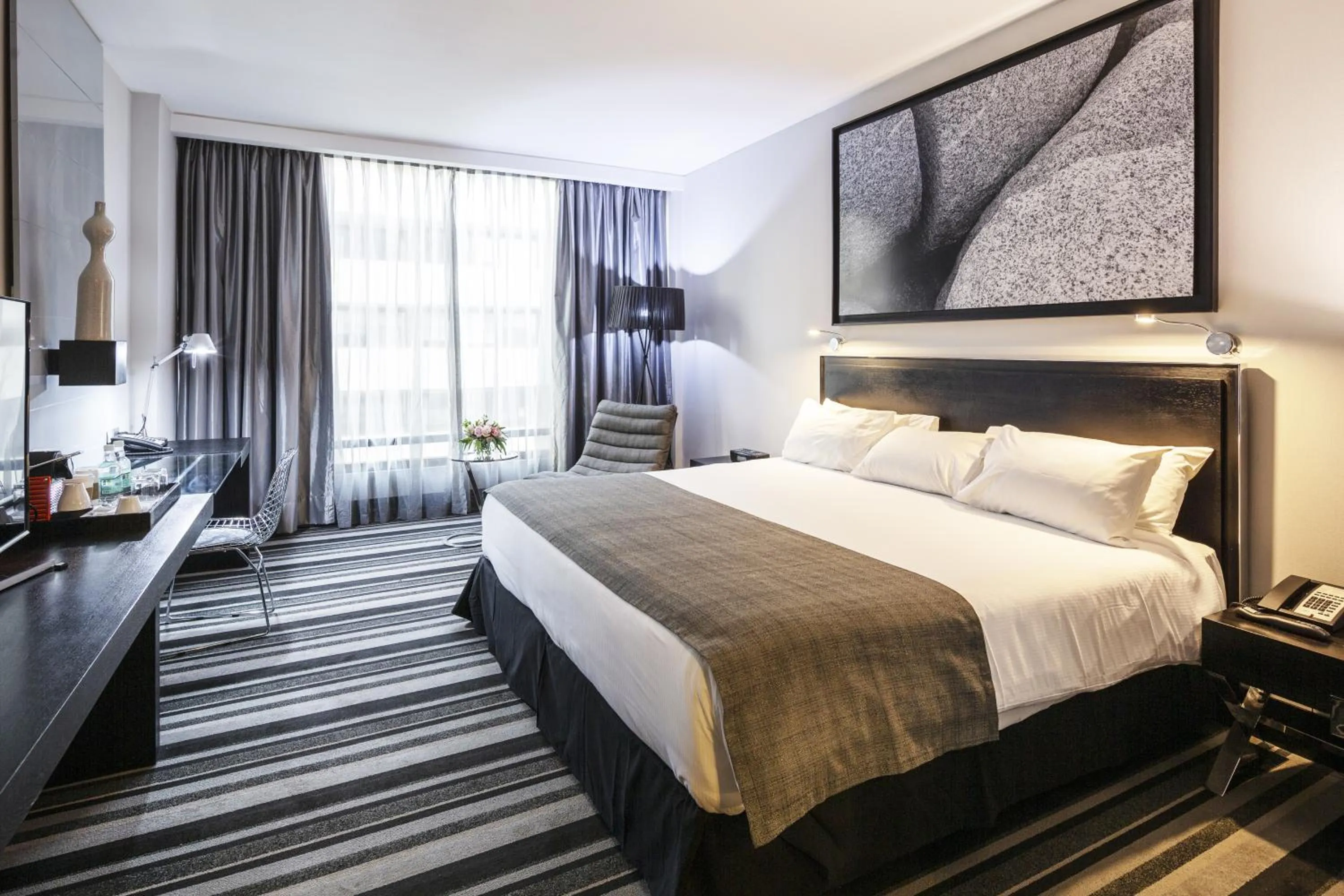 Bed in Wyndham Santiago Pettra