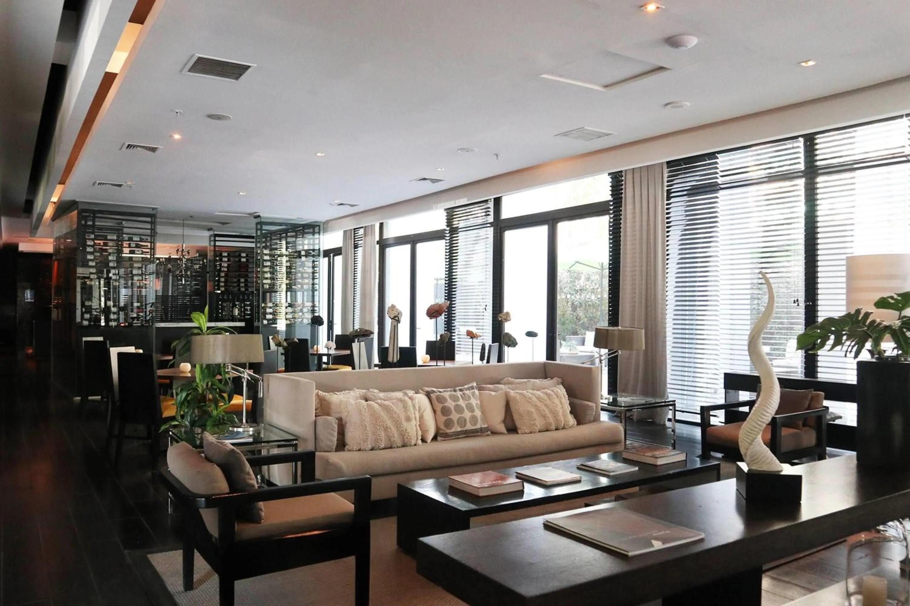 Lobby or reception in Wyndham Santiago Pettra