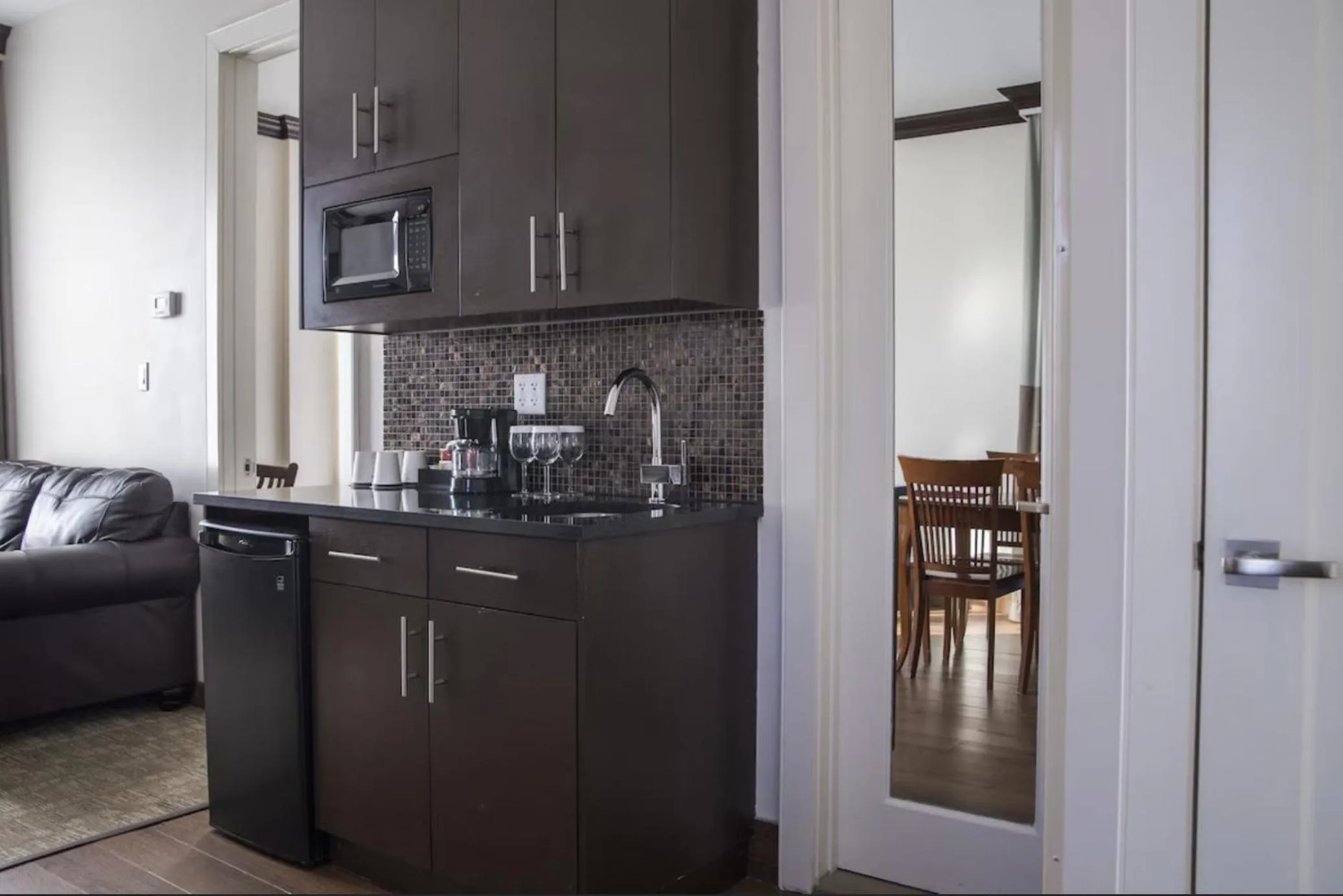 Kitchen or kitchenette in Aura Hotel Brooklyn