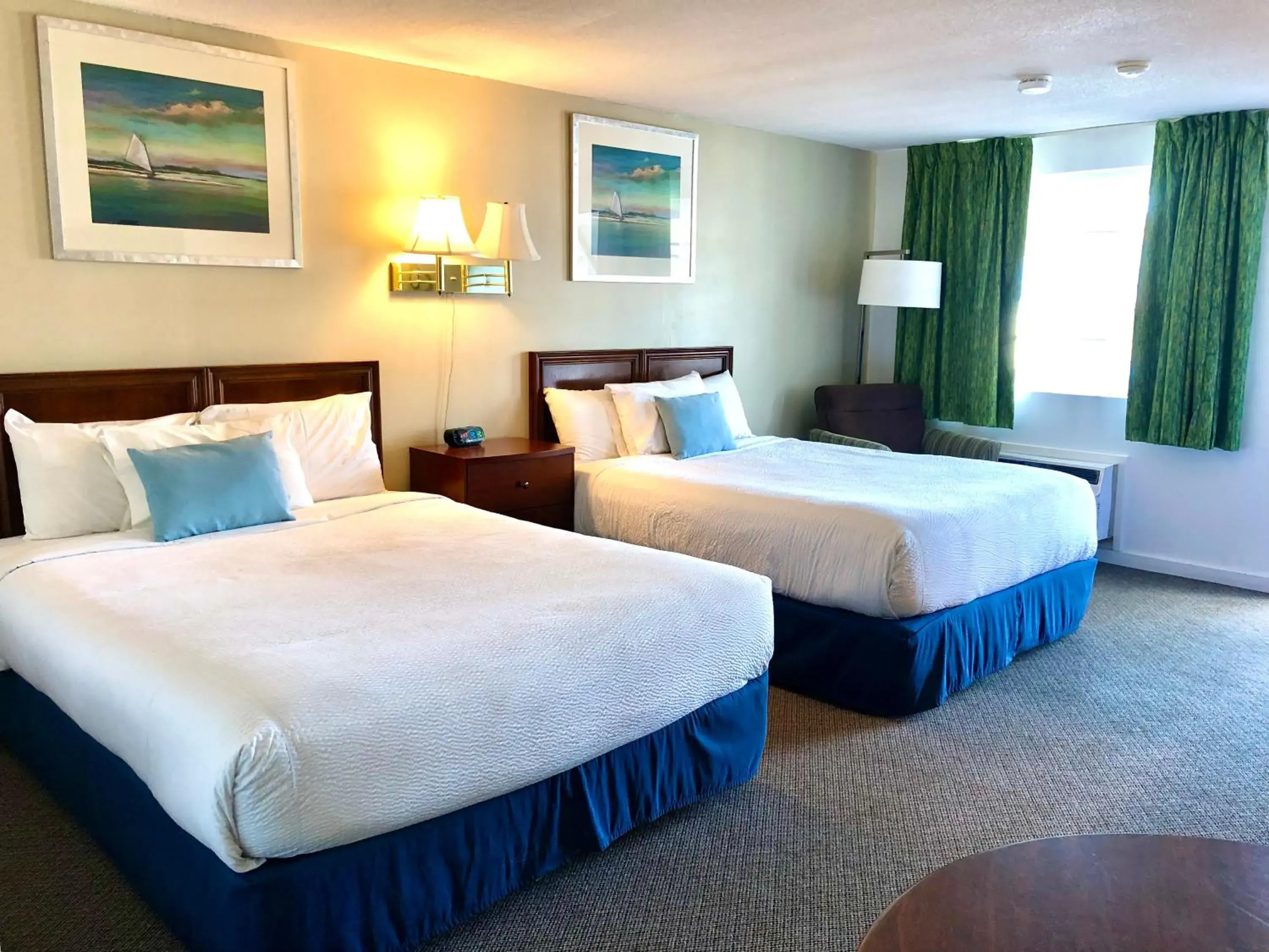 Queen Room with Two Queen Beds in GuestLodge Queen Room with Two Queen Beds in GuestLodge