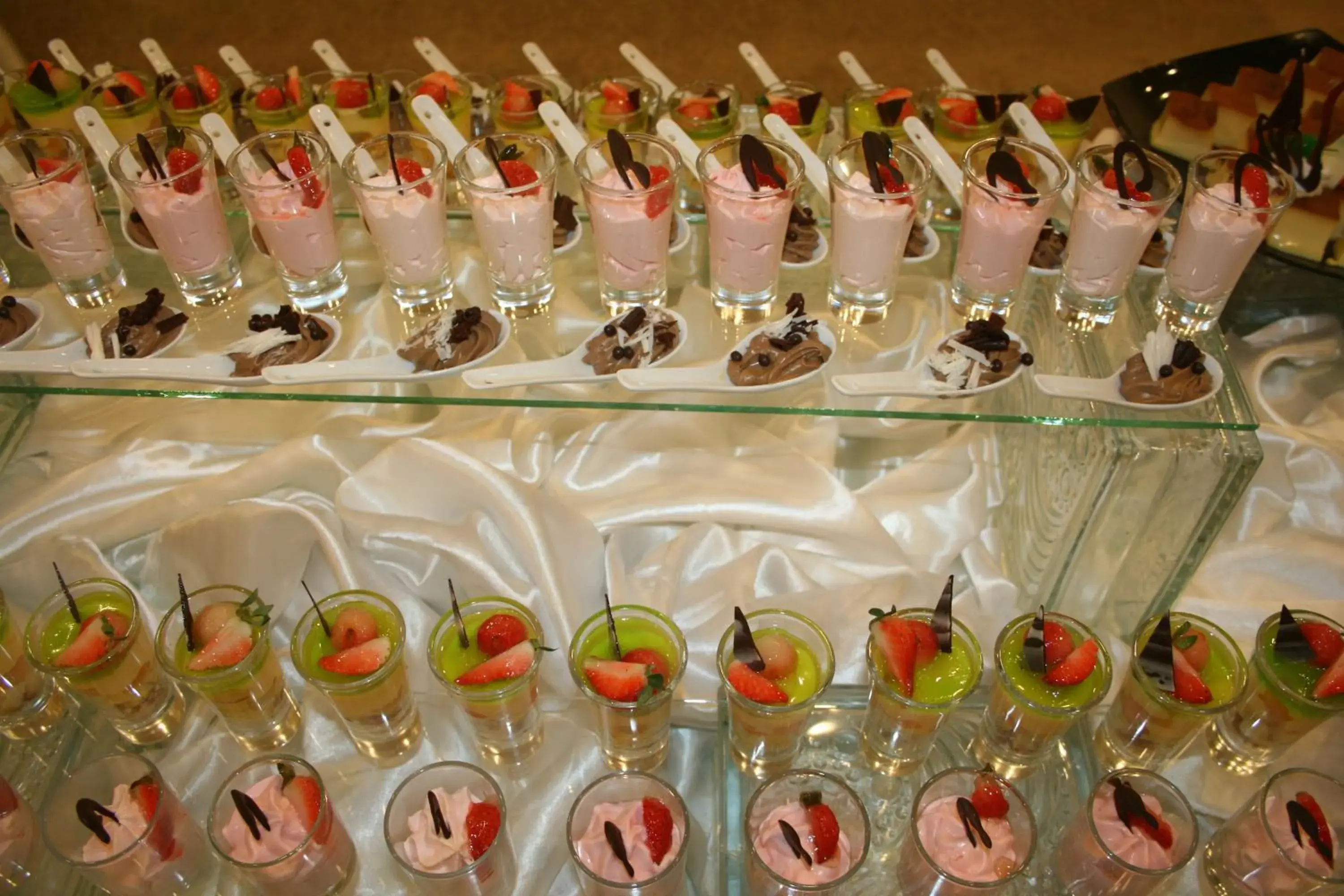 Restaurant/places to eat in Goldi Sands Hotel Restaurant/places to eat in Goldi Sands Hotel