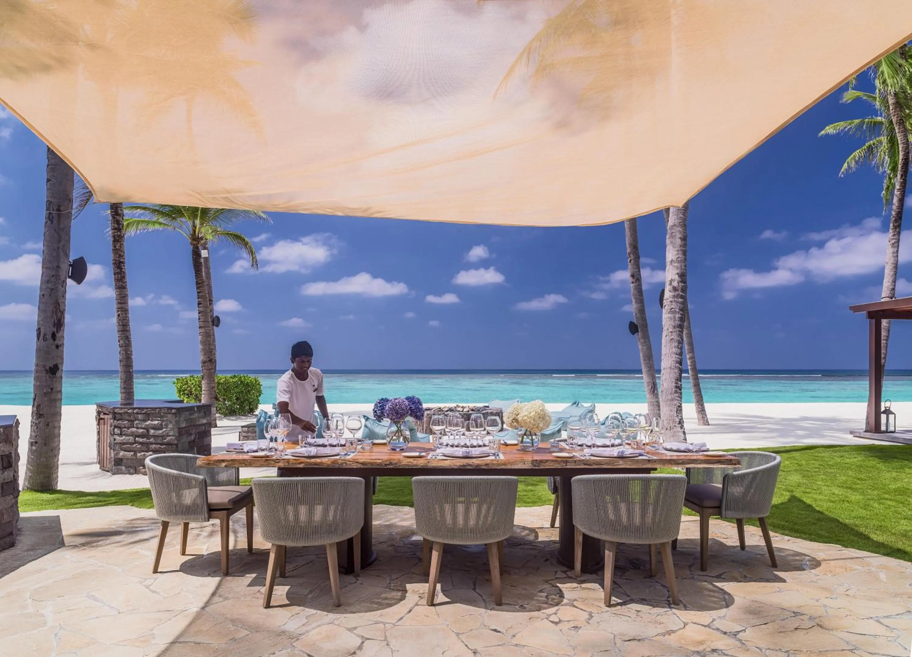 Photo of the whole room in One&Only Reethi Rah