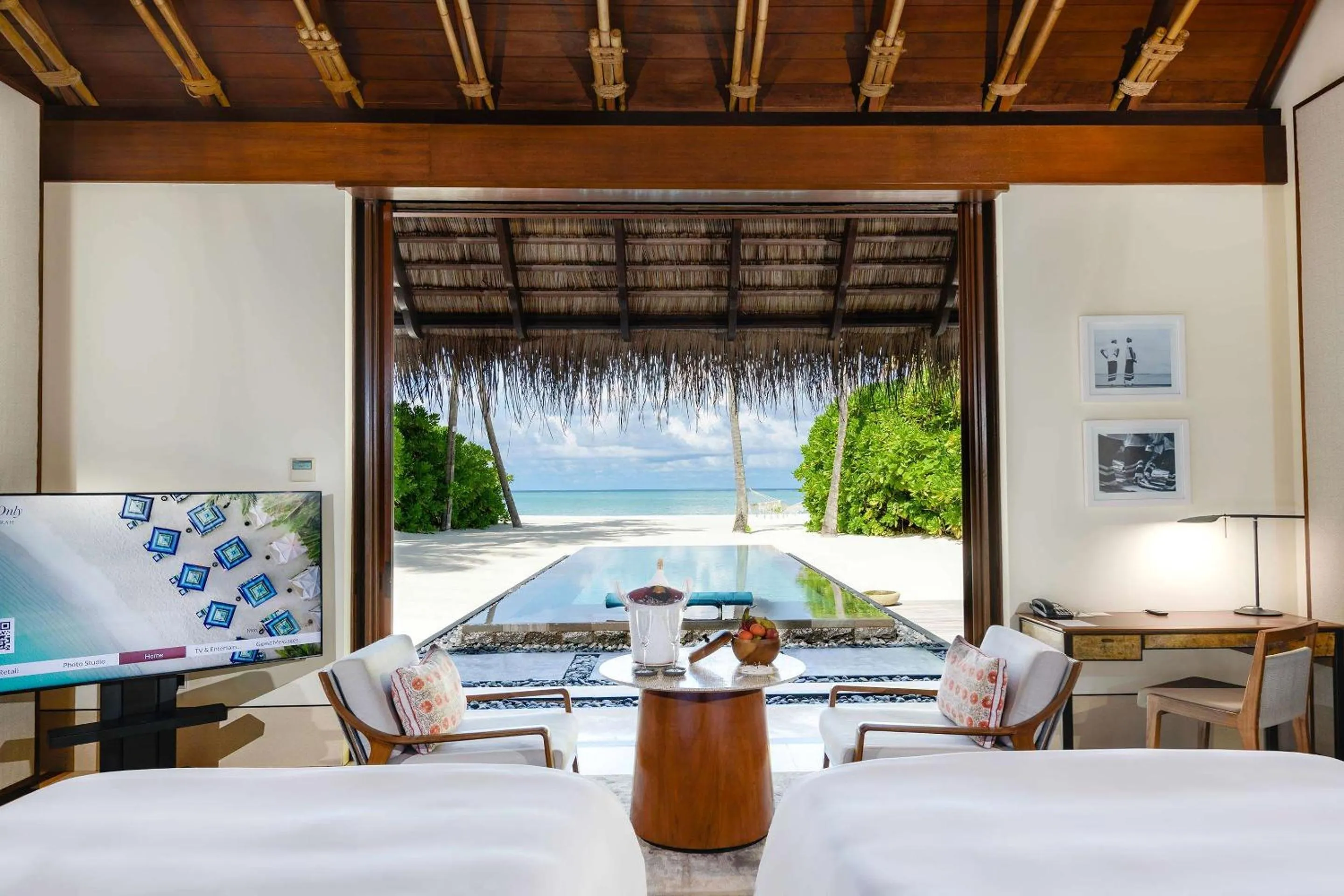 Bedroom in One&Only Reethi Rah