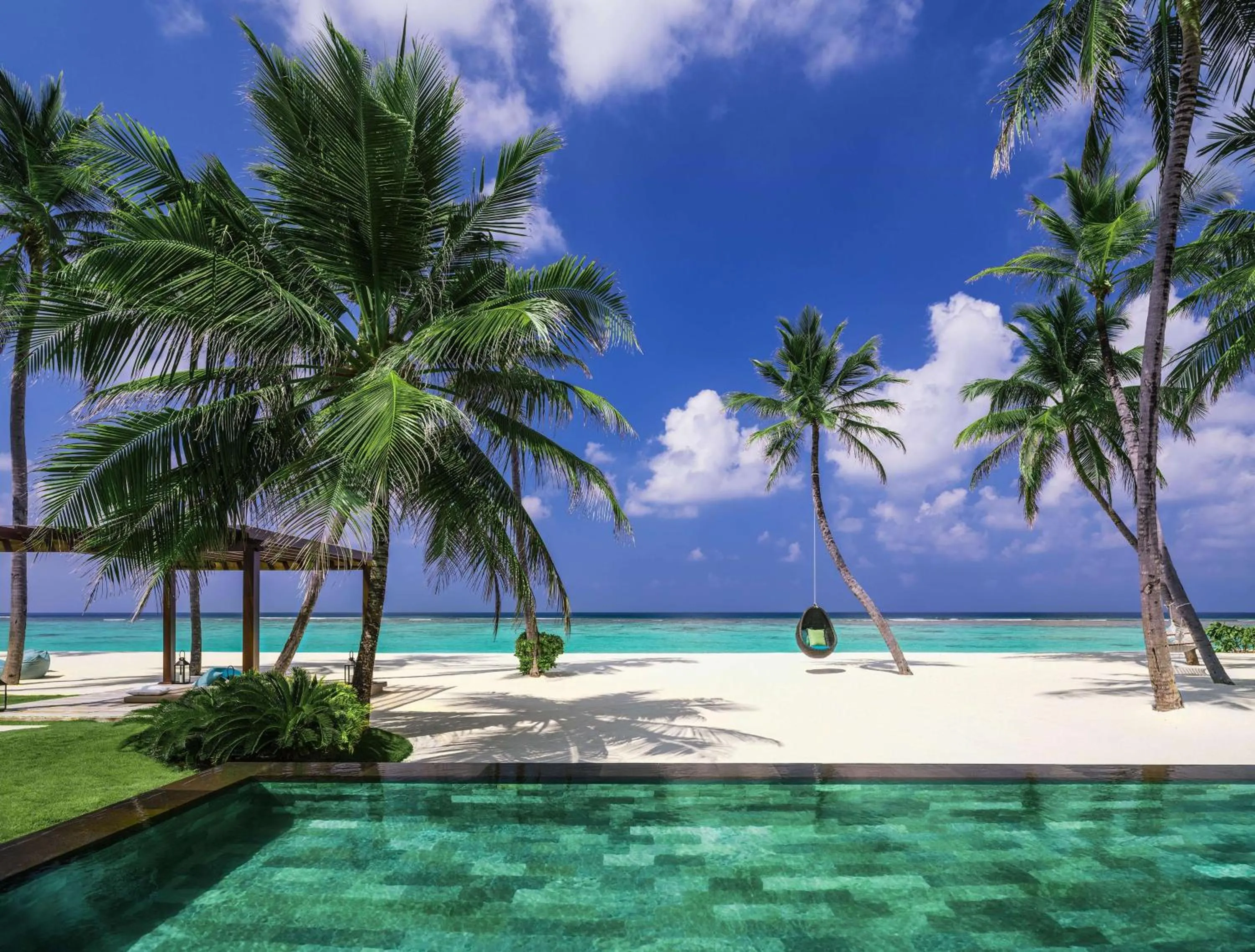 Beach in One&Only Reethi Rah