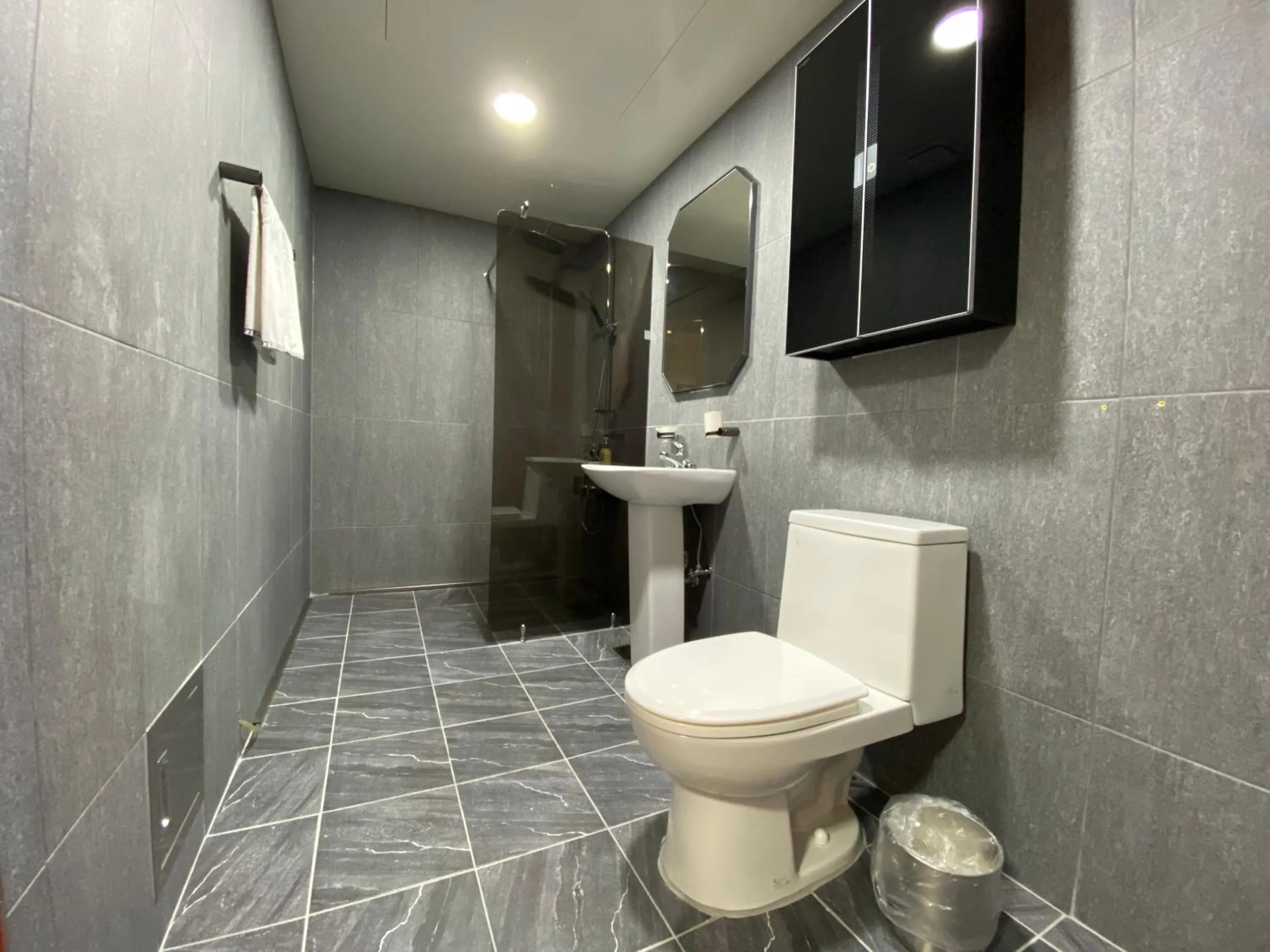 Shower in Benikea Daelim Hotel