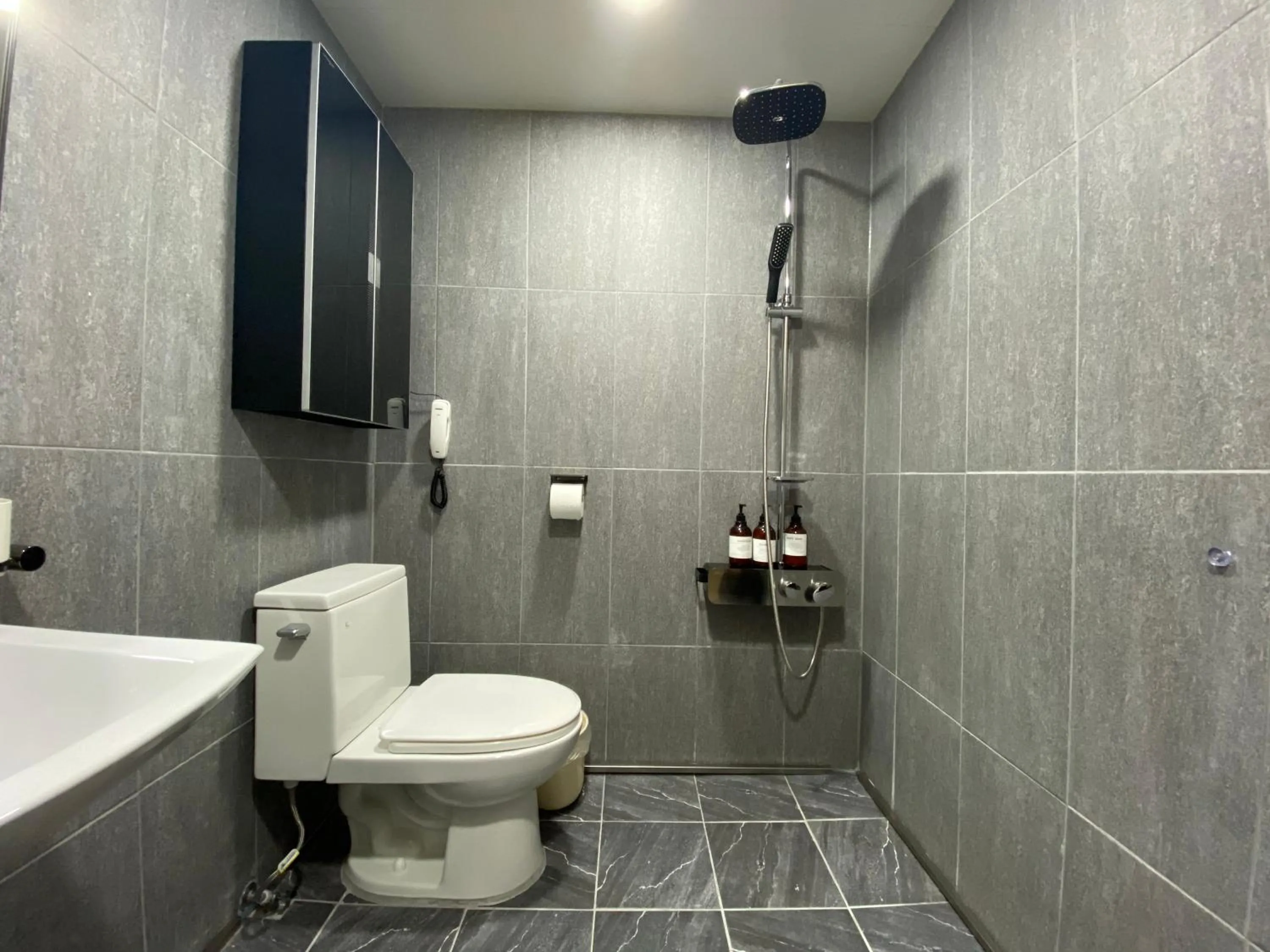 Shower in Benikea Daelim Hotel