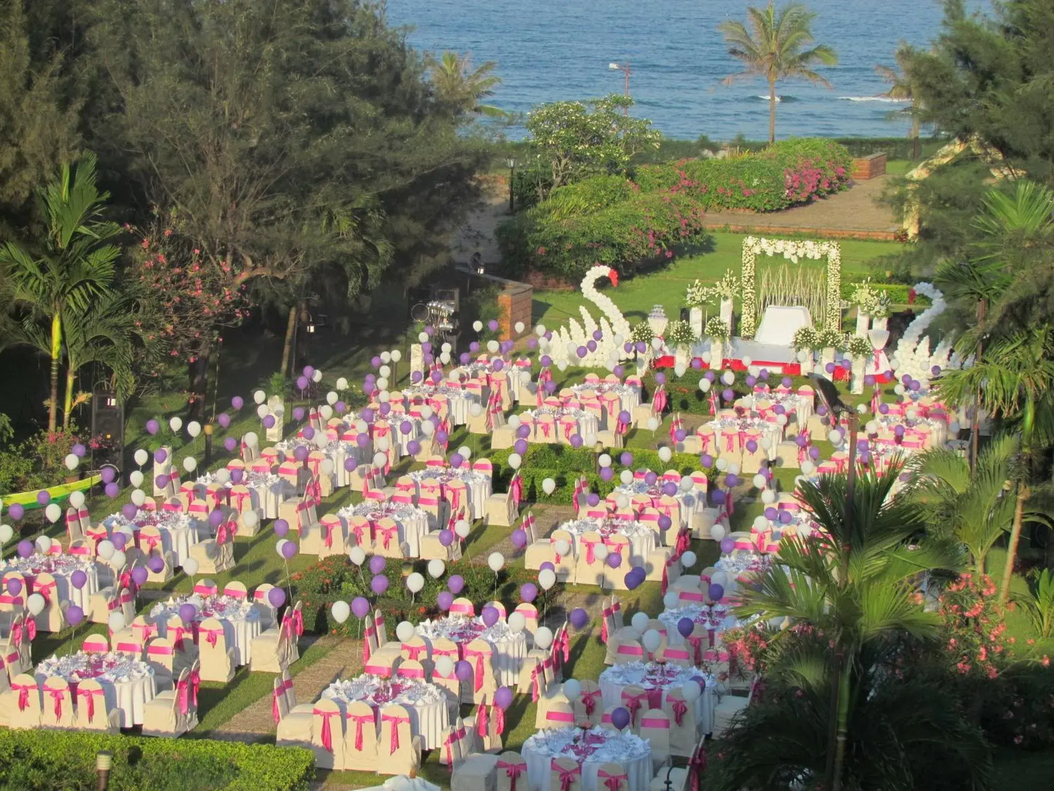 Restaurant/places to eat in Sandy Beach Non Nuoc Resort Restaurant/places to eat in Sandy Beach Non Nuoc Resort