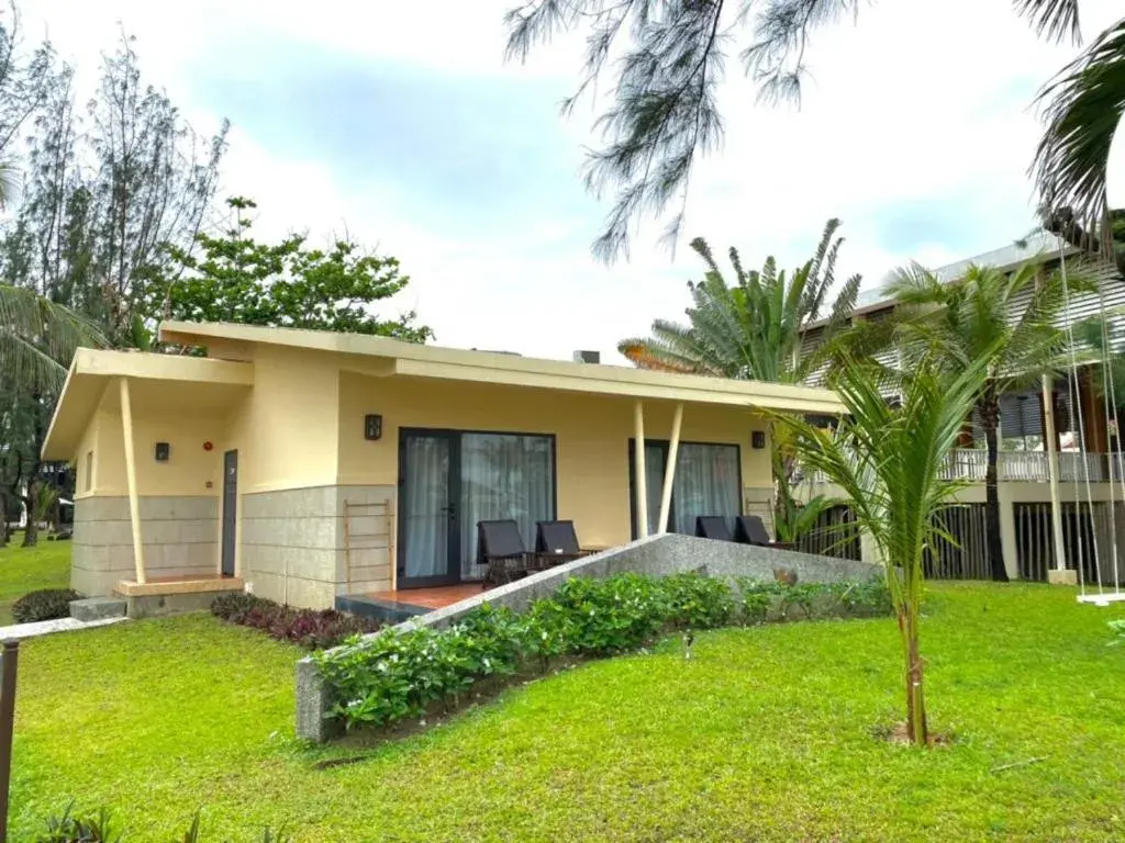 Garden Bungalow Twin Room with Terrace in Sandy Beach Non Nuoc Resort Garden Bungalow Twin Room with Terrace in Sandy Beach Non Nuoc Resort