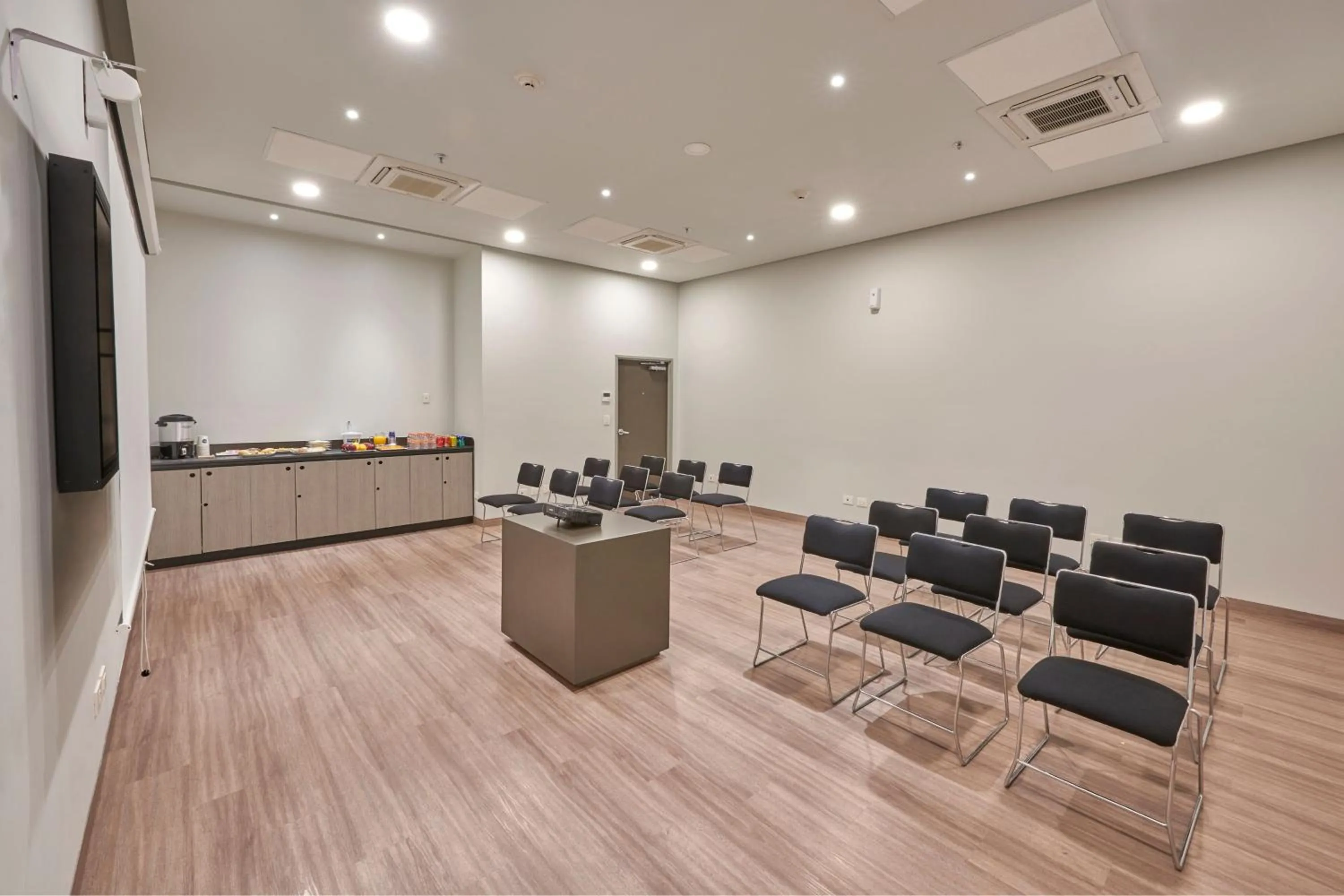 Meeting/conference room in City Express Junior by Marriott Leon Centro de Convenciones