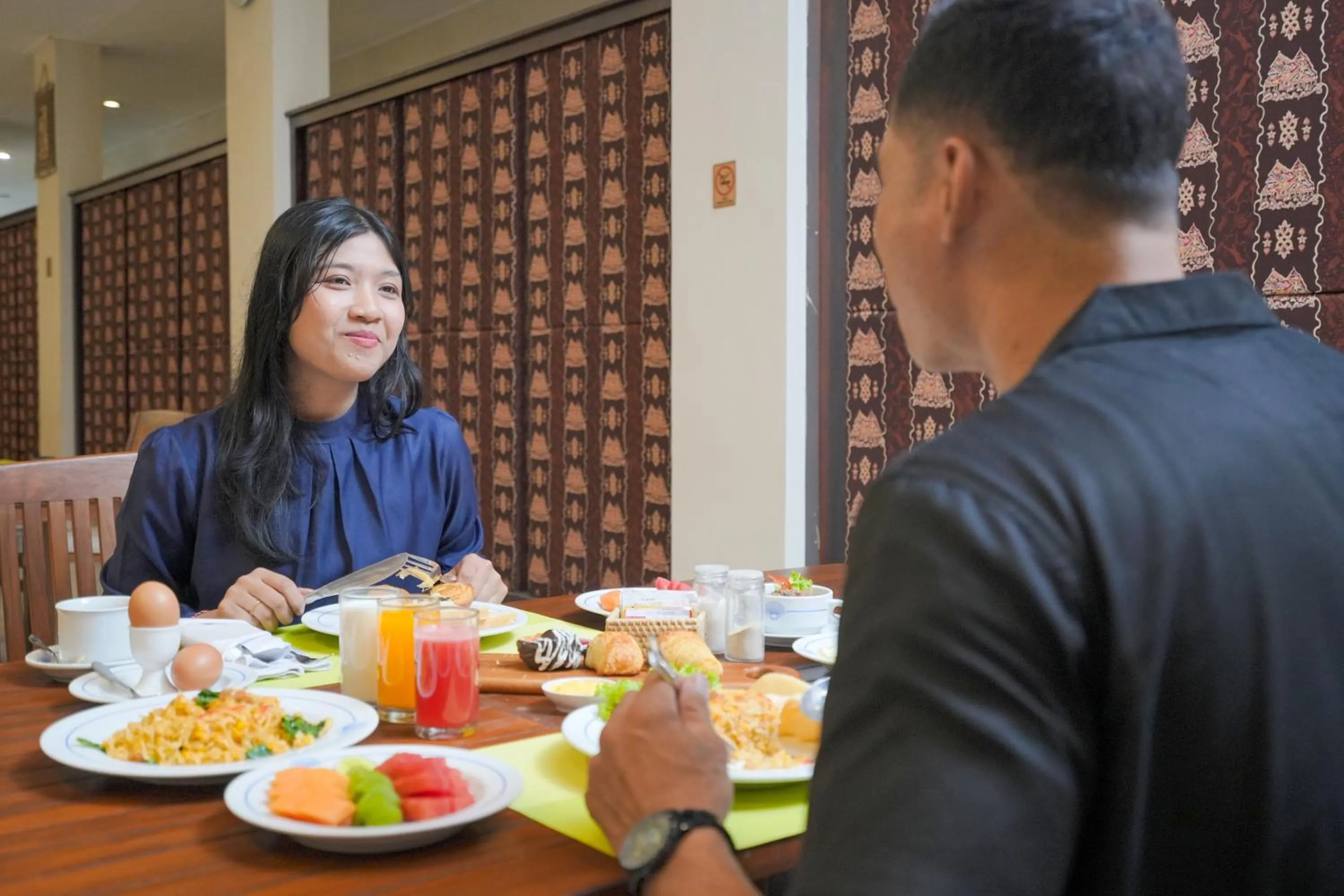 Restaurant/places to eat in Samawa Transit Hotel