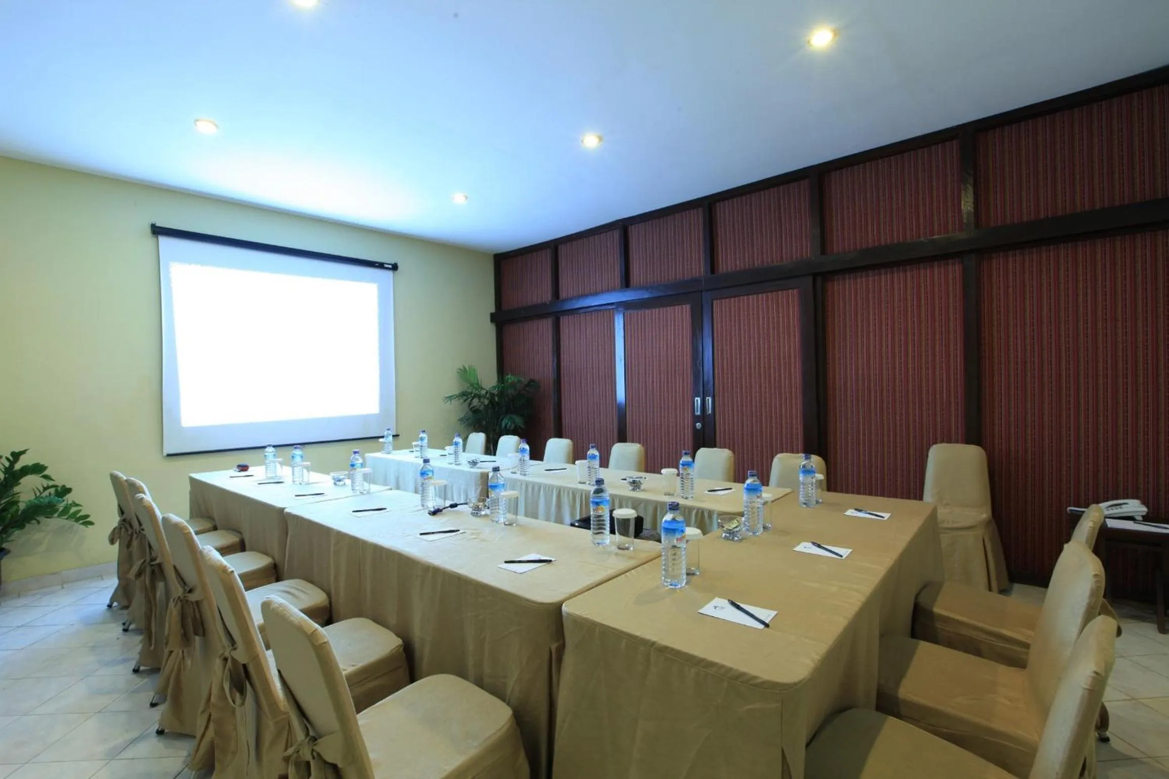 Business facilities in Samawa Transit Hotel