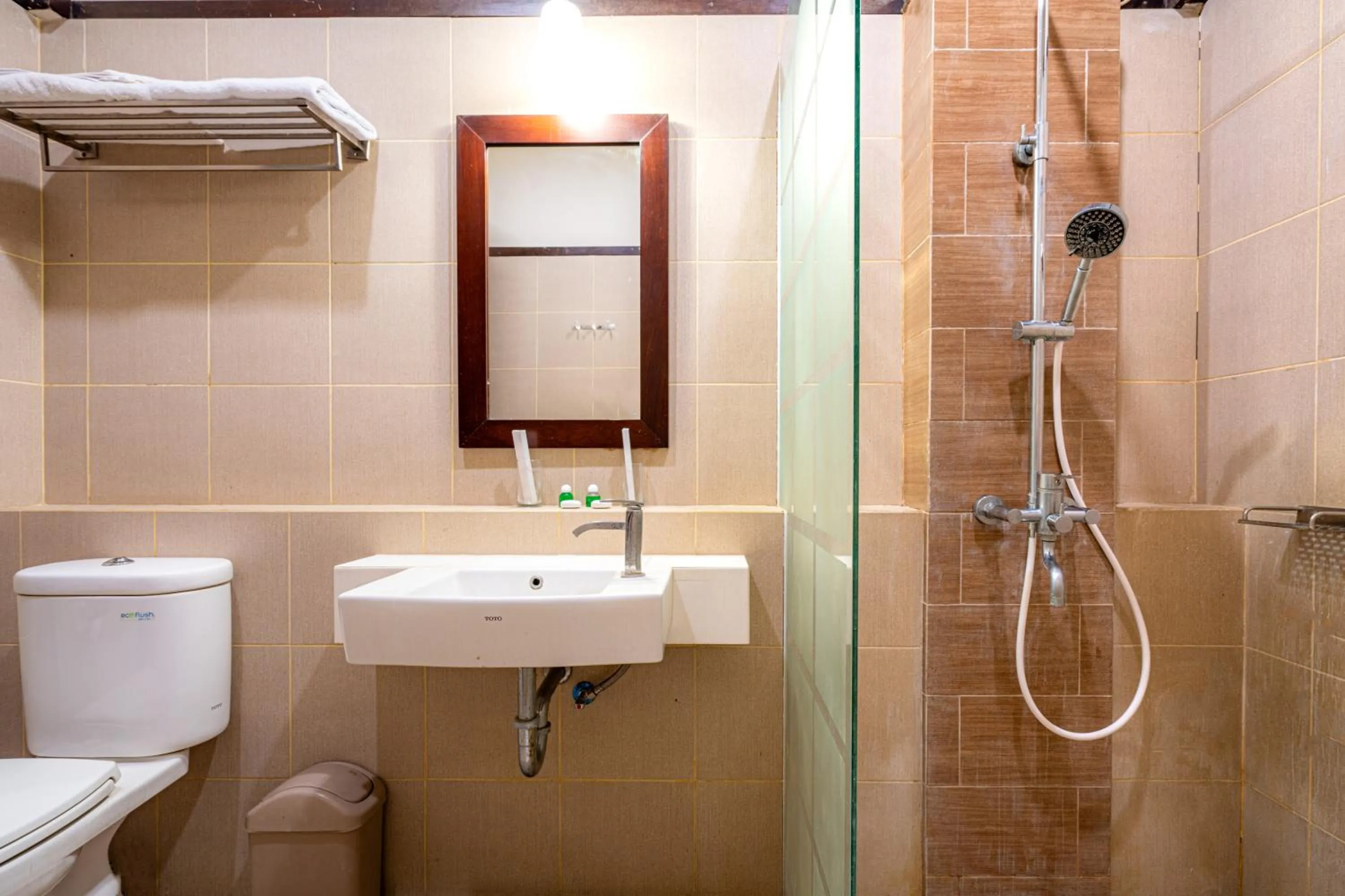 Bathroom in Samawa Transit Hotel