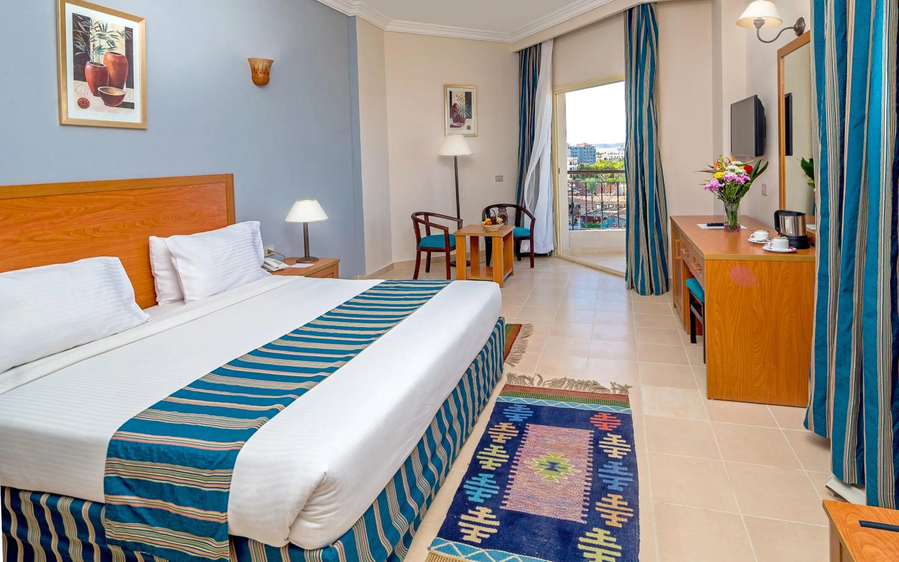 Bed in Hawaii Le Jardin Aqua Resort - Families and Couples Only