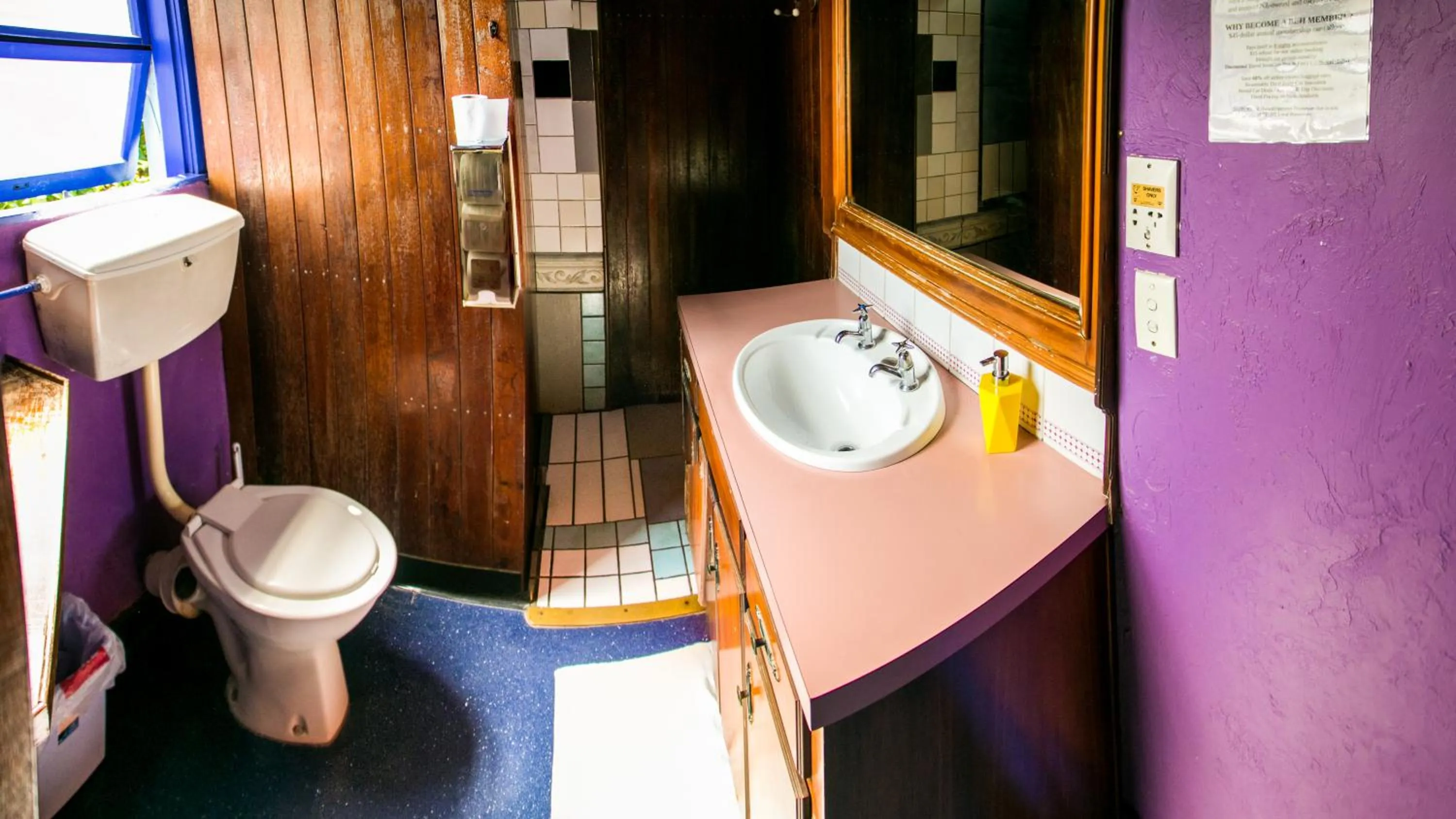 Shower in The Palace Backpackers