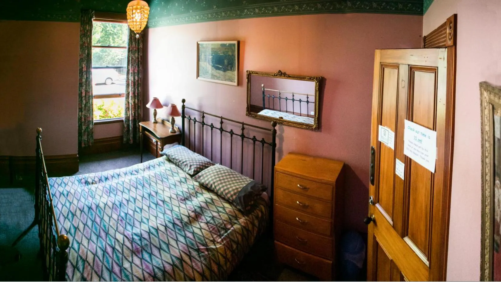 Bedroom, Bed in The Palace Backpackers