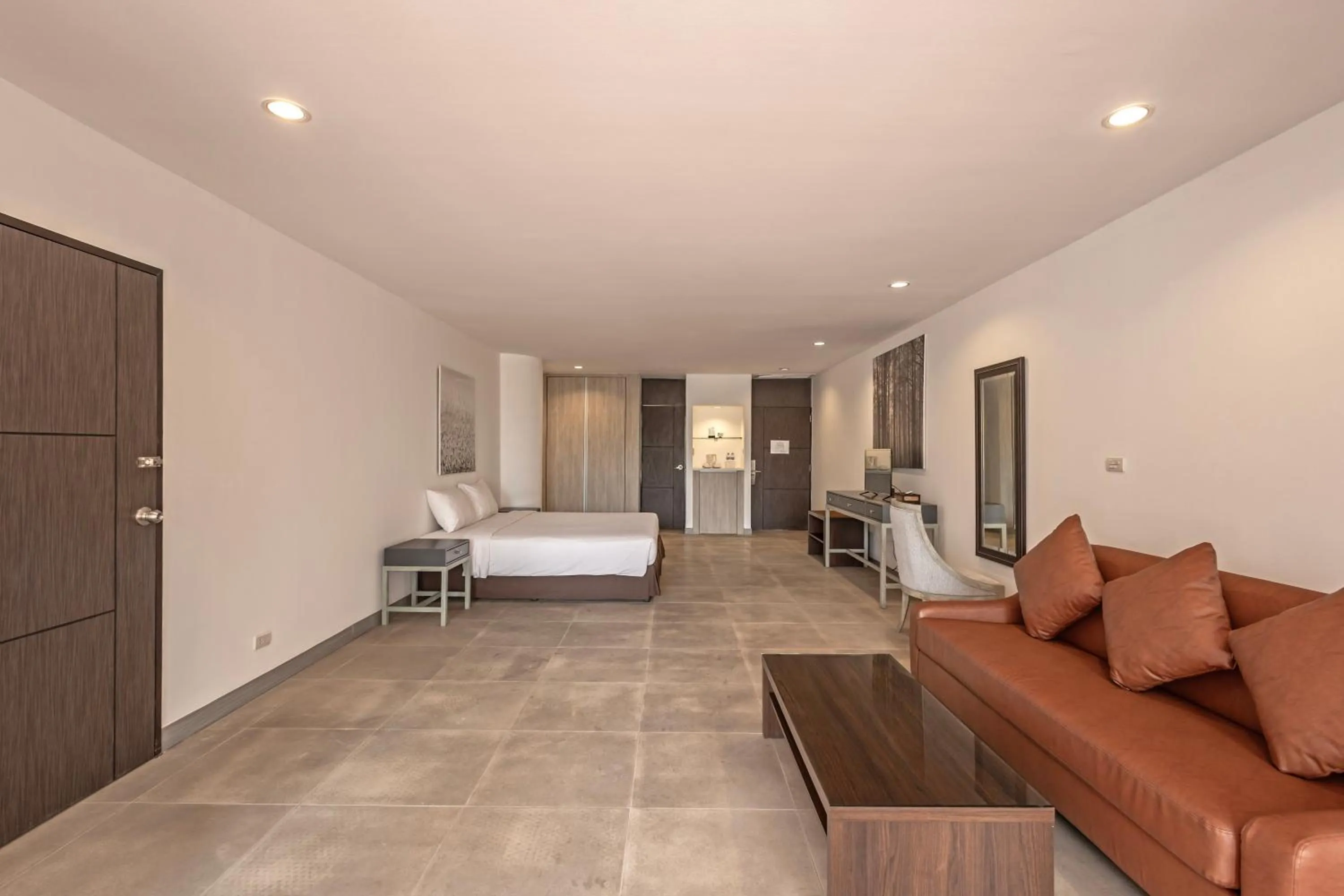 Bed in Hotel Tropicana Pattaya