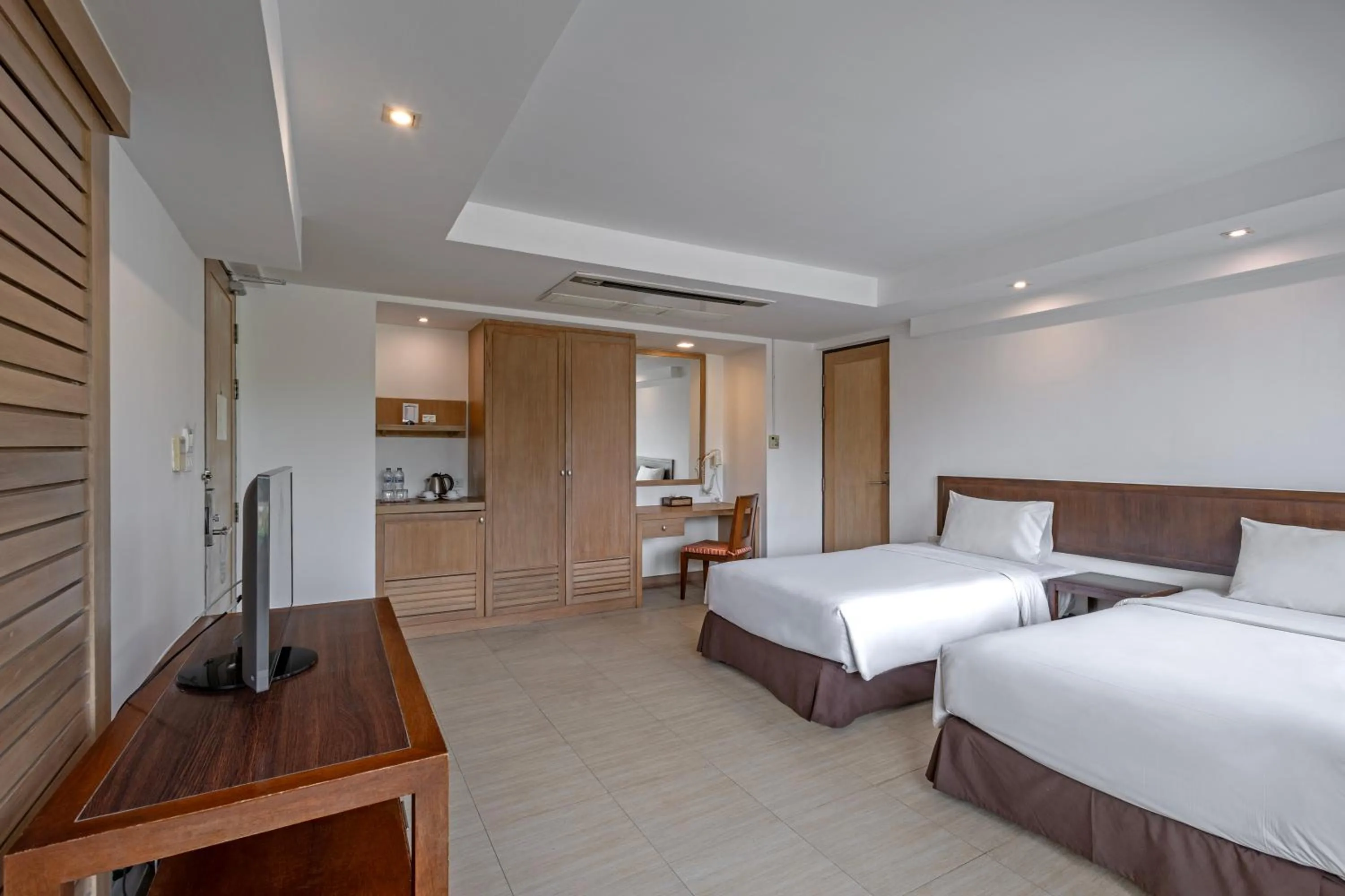 Bed in Hotel Tropicana Pattaya