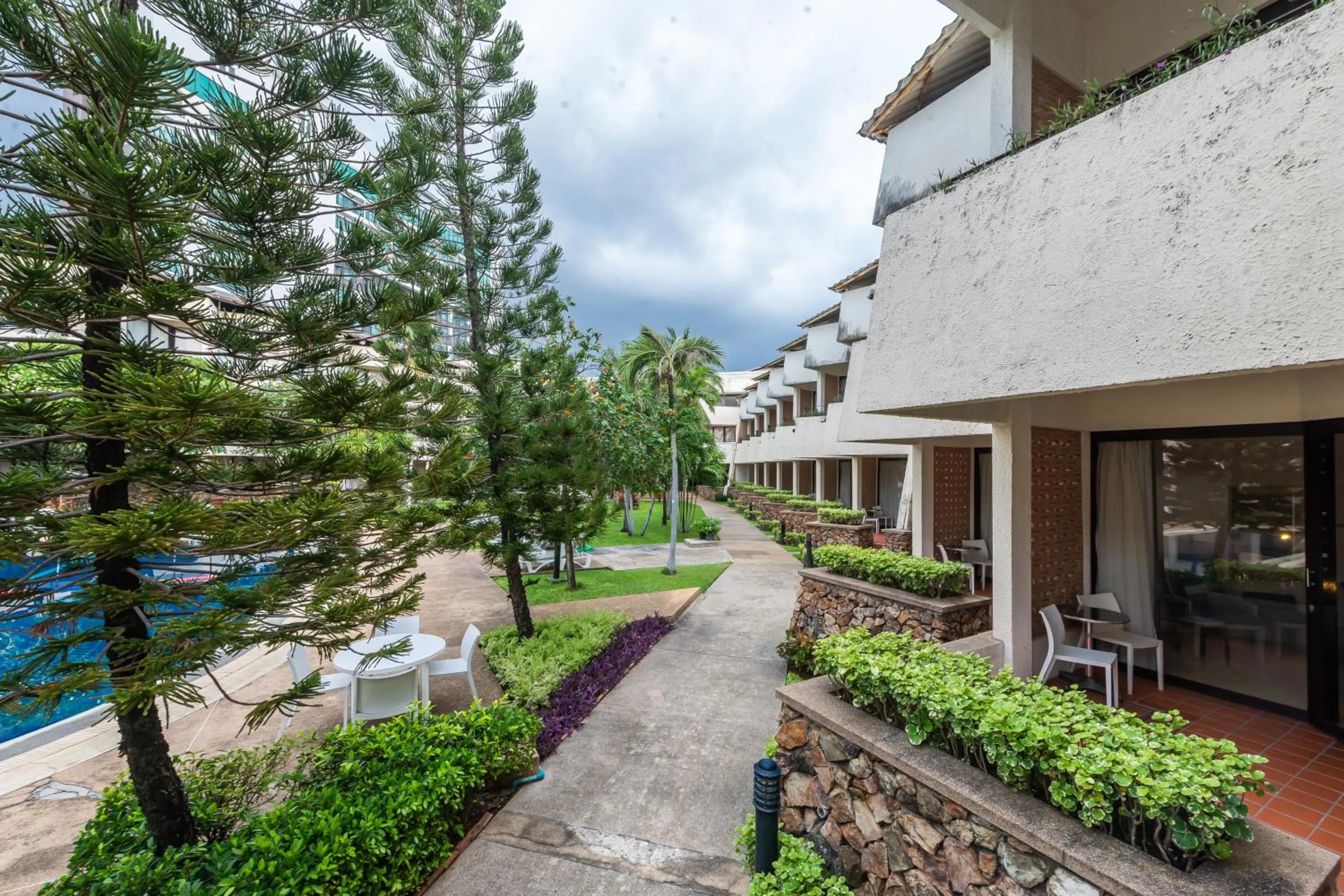 Swimming pool in Hotel Tropicana Pattaya