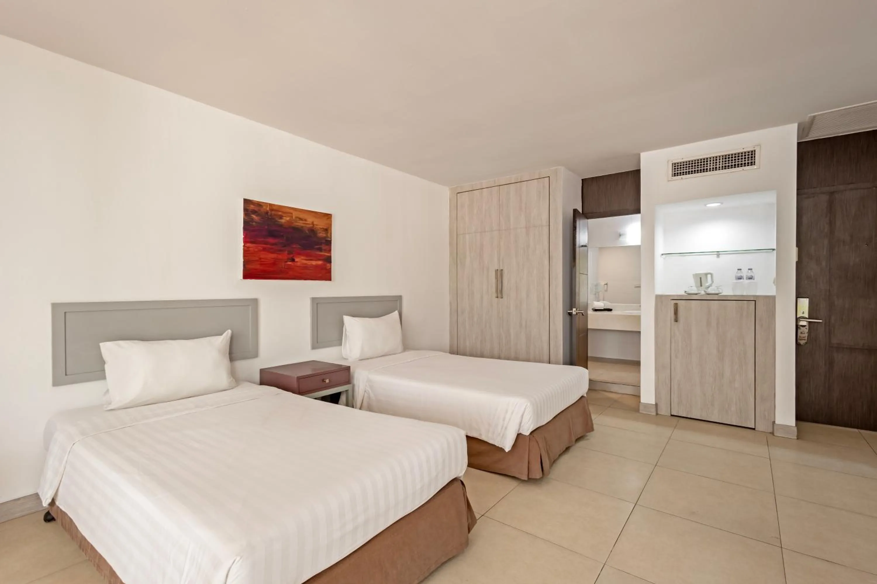 Bed in Hotel Tropicana Pattaya