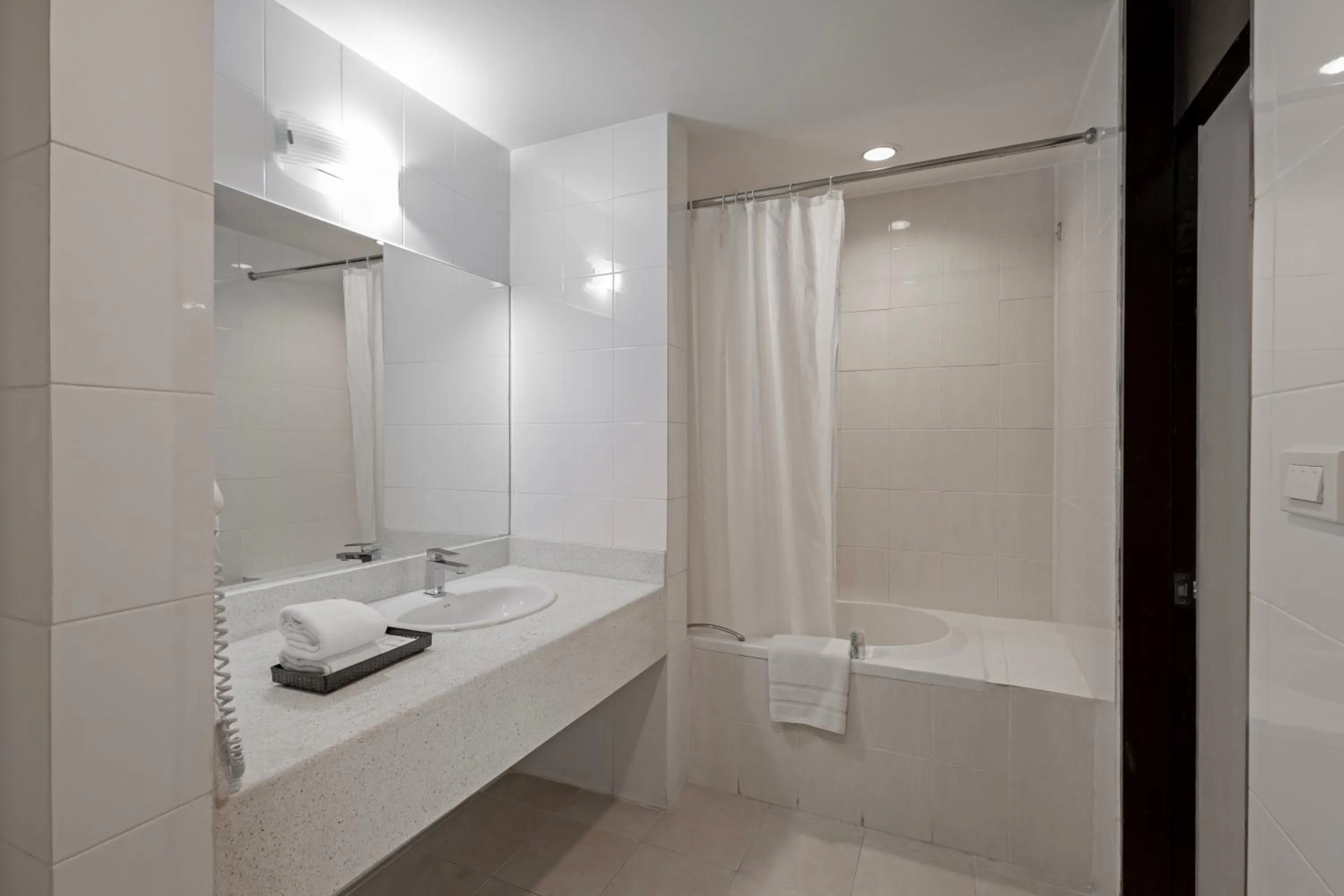 Bathroom in Hotel Tropicana Pattaya